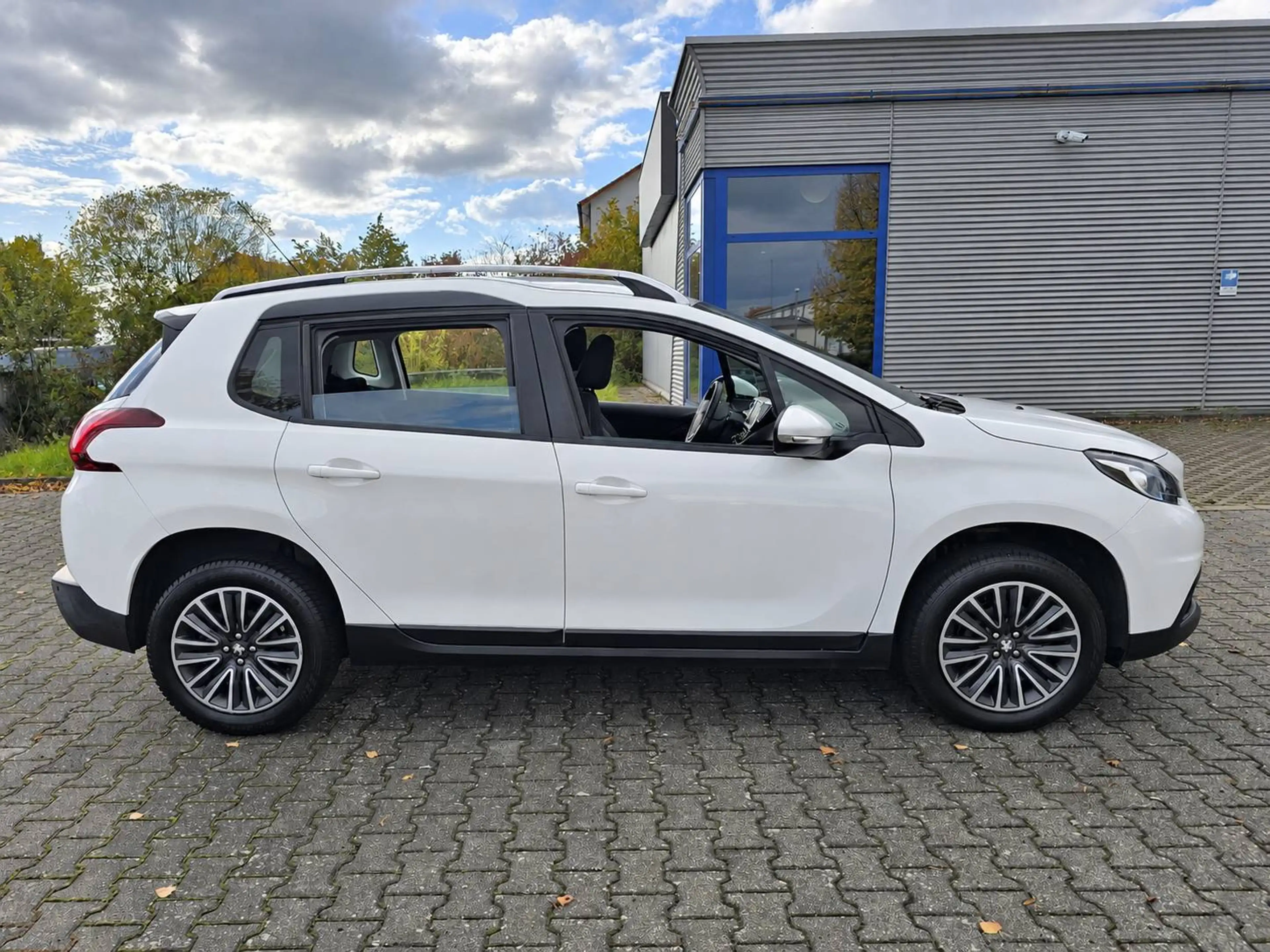 Peugeot 2008 Active 1.2 PureTech TÜV neu, Zahnriemen erneuert, Bremsen komplett neu — photo 8