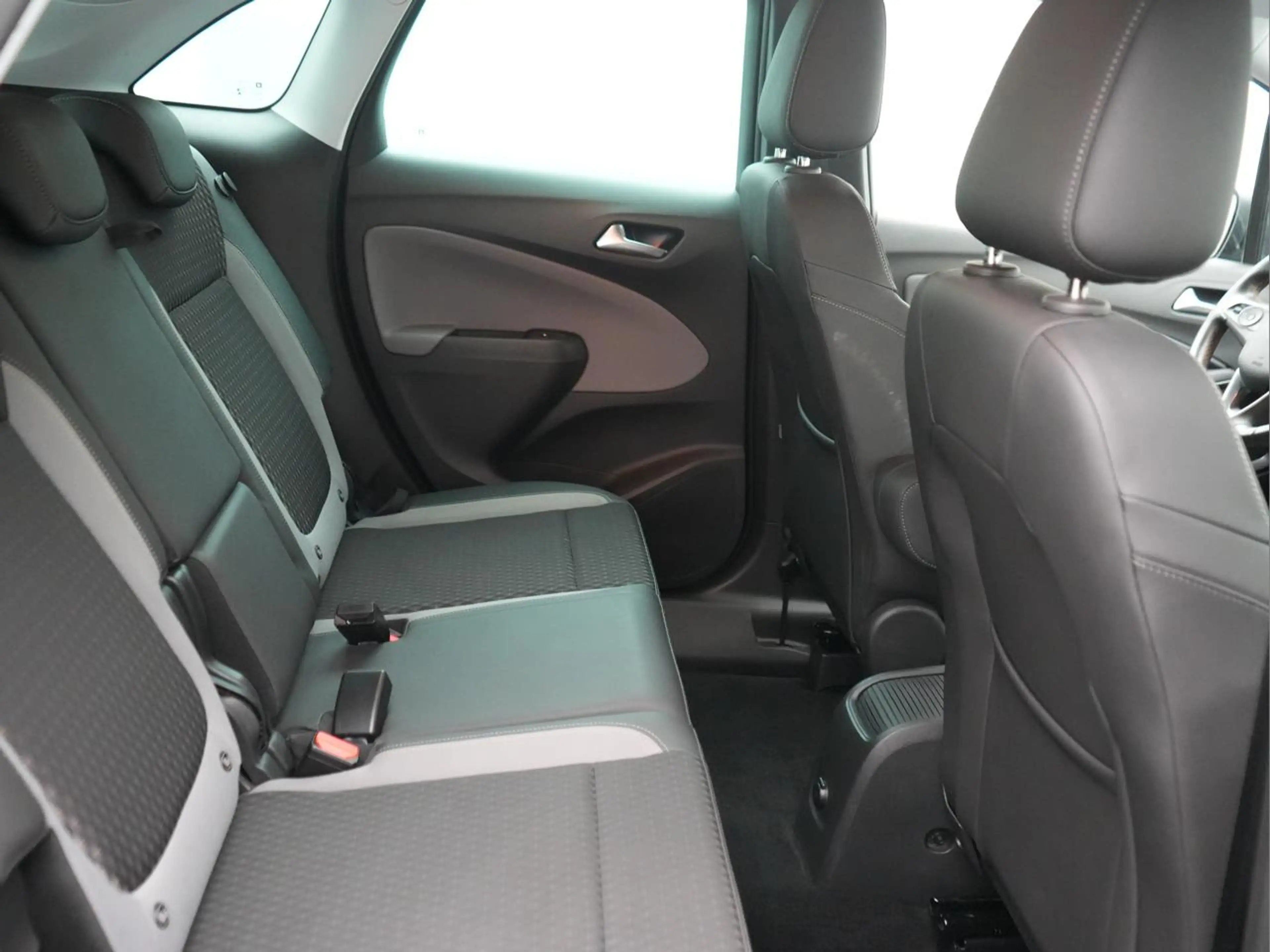 Opel Crossland 1.2 Turbo ECOTEC Elegance S/S — photo 14