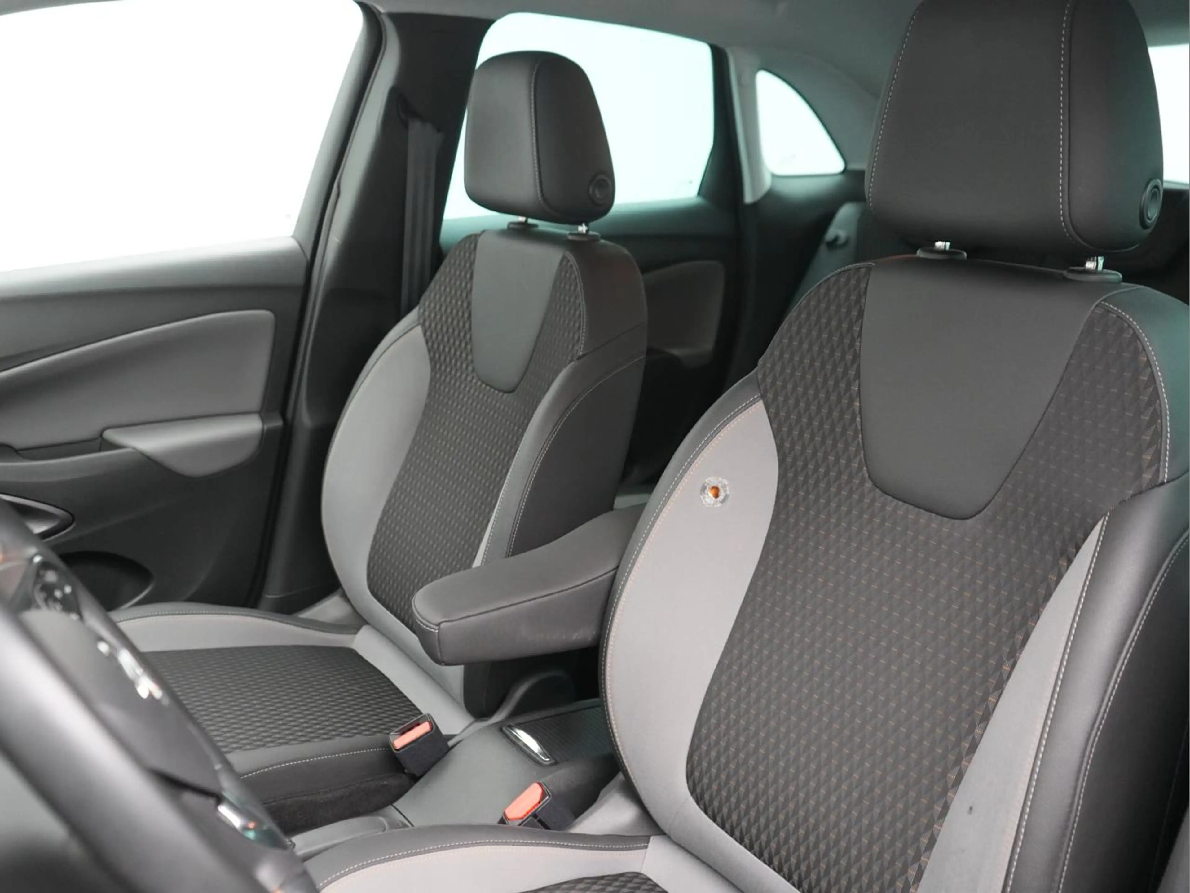 Opel Crossland 1.2 Turbo ECOTEC Elegance S/S — photo 8