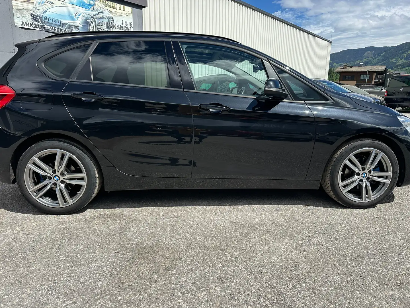 BMW 218 d Active Tourer Pickerl 9/2026 Schwarz - 2