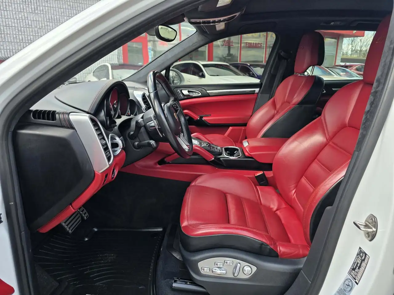 Porsche Cayenne снимка Porsche Cayenne