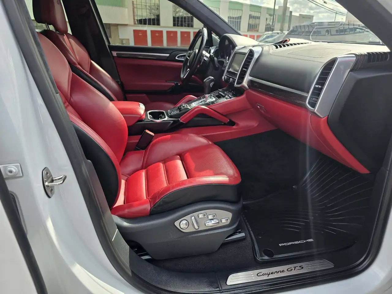 Porsche Cayenne снимка Porsche Cayenne
