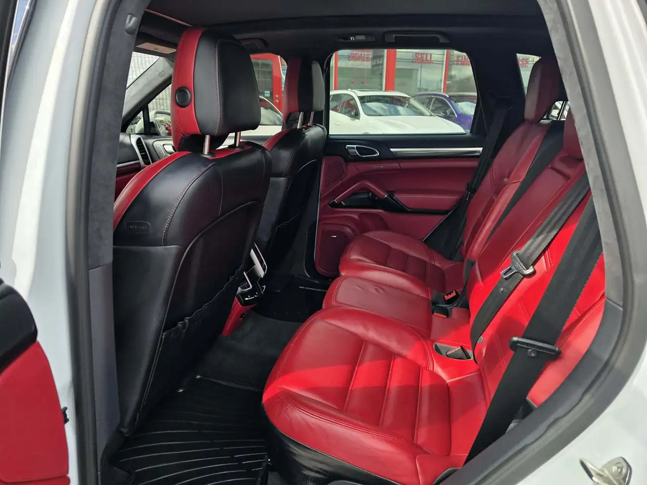 Porsche Cayenne снимка Porsche Cayenne