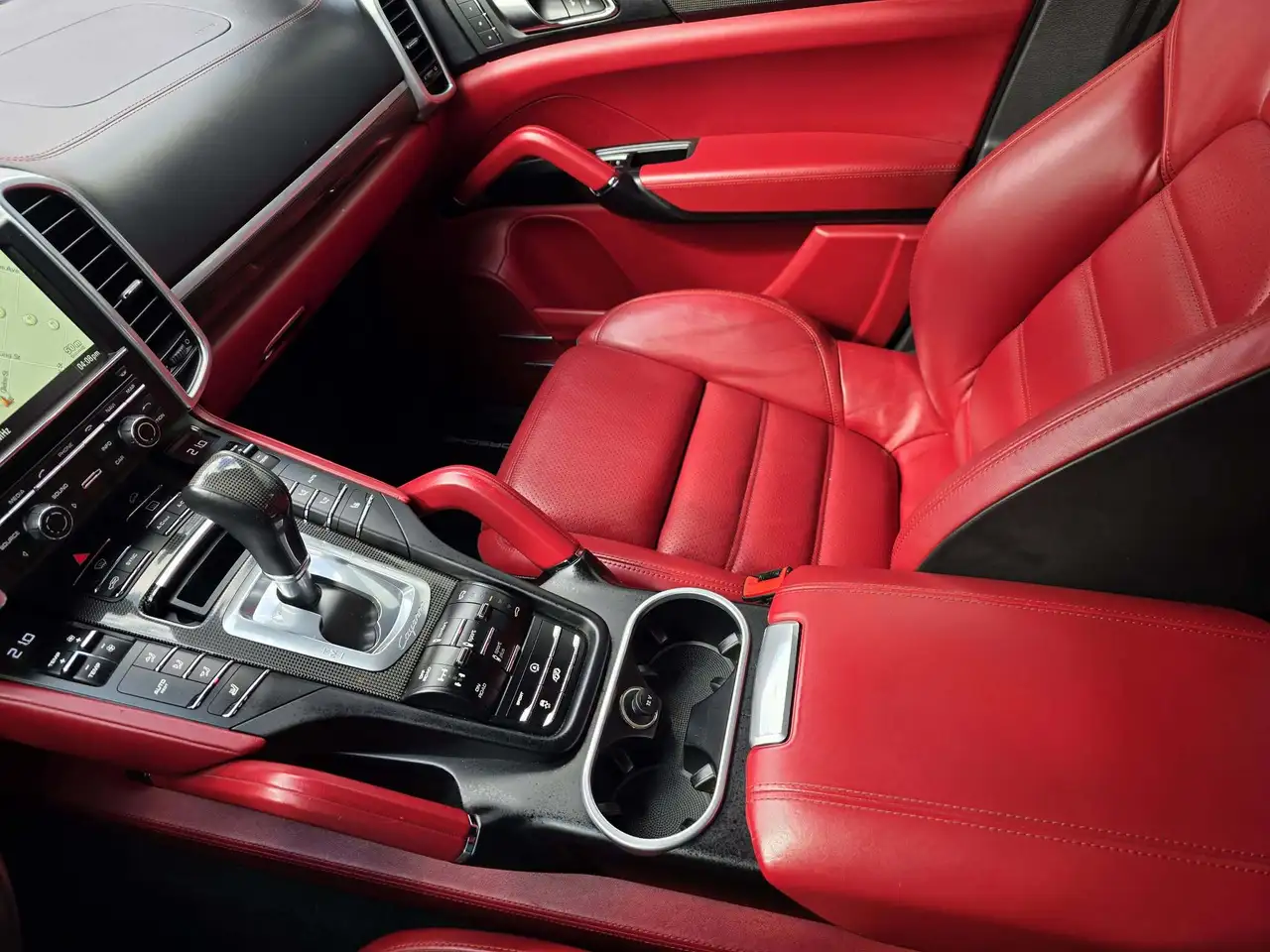 Porsche Cayenne снимка Porsche Cayenne
