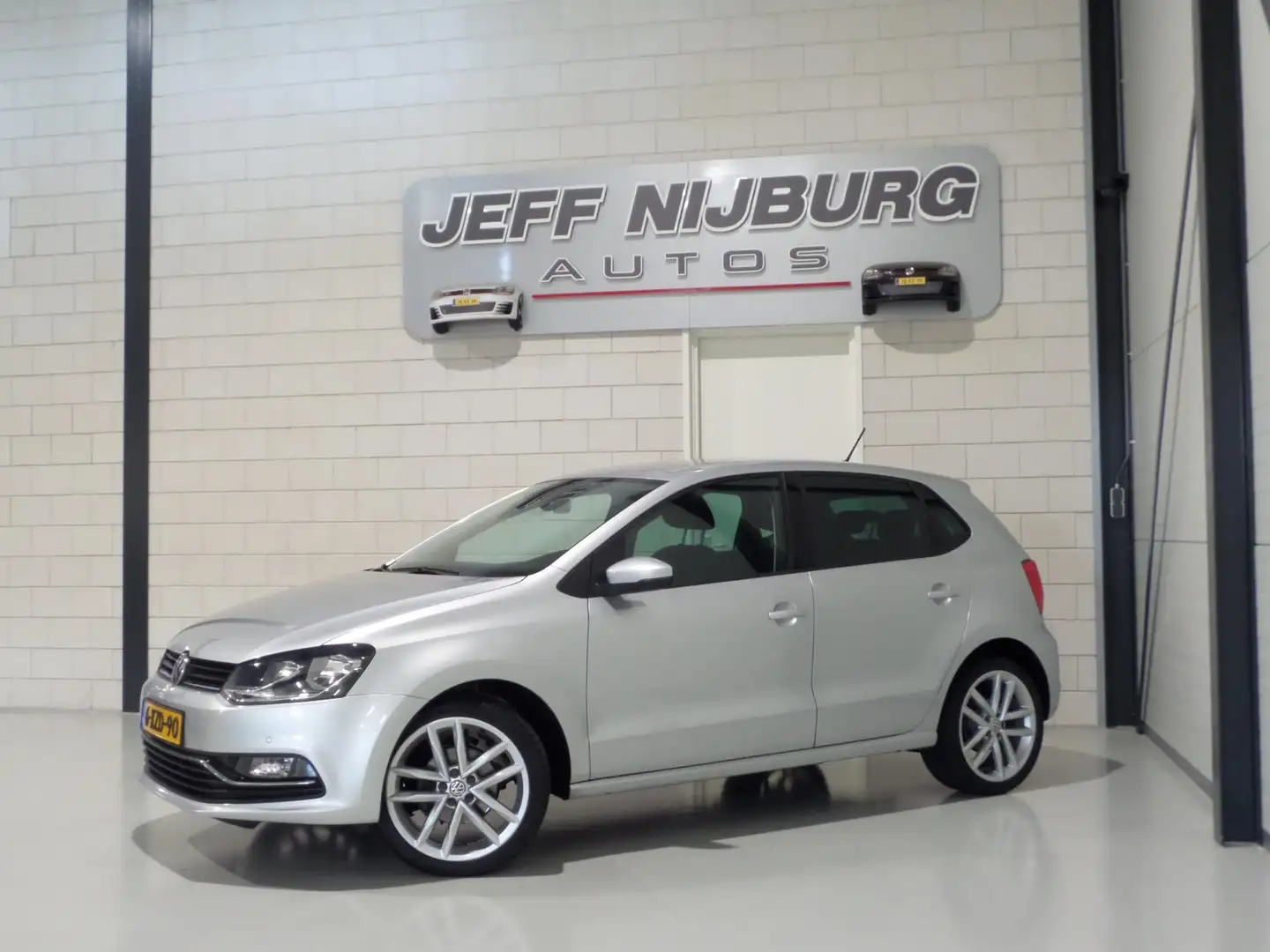 Volkswagen Polo 1.2 TSI Highline "Origineel NL!" Navigatie Bluetoo Gris - 2