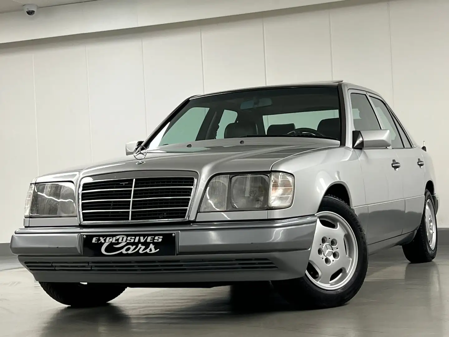Mercedes-Benz E 300 D 136CV !! TOIT OUVRANT !! CLIM CUIR RADIO Gris - 1
