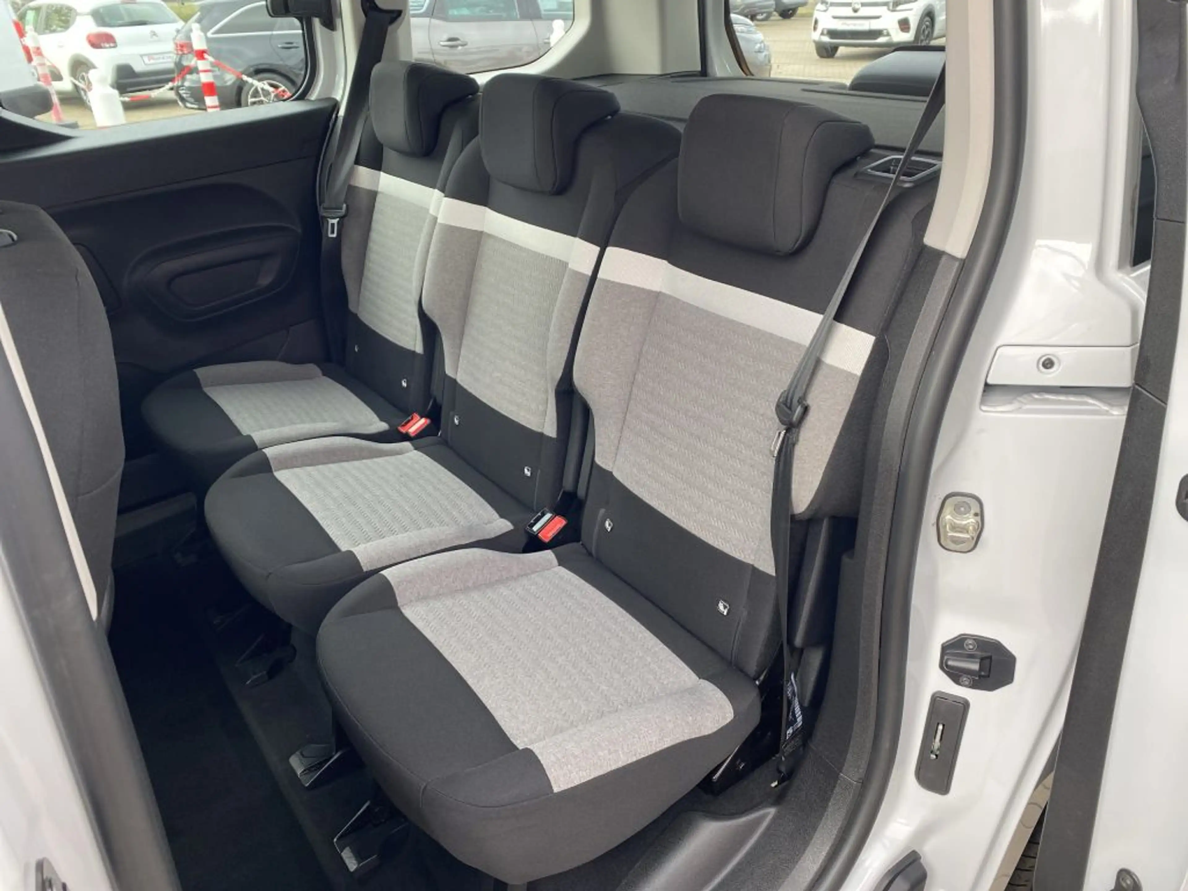 Citroen Berlingo M PureTech 110 FEEL *Keyless*PDC*8 Zoll*Klimautom* — photo 9