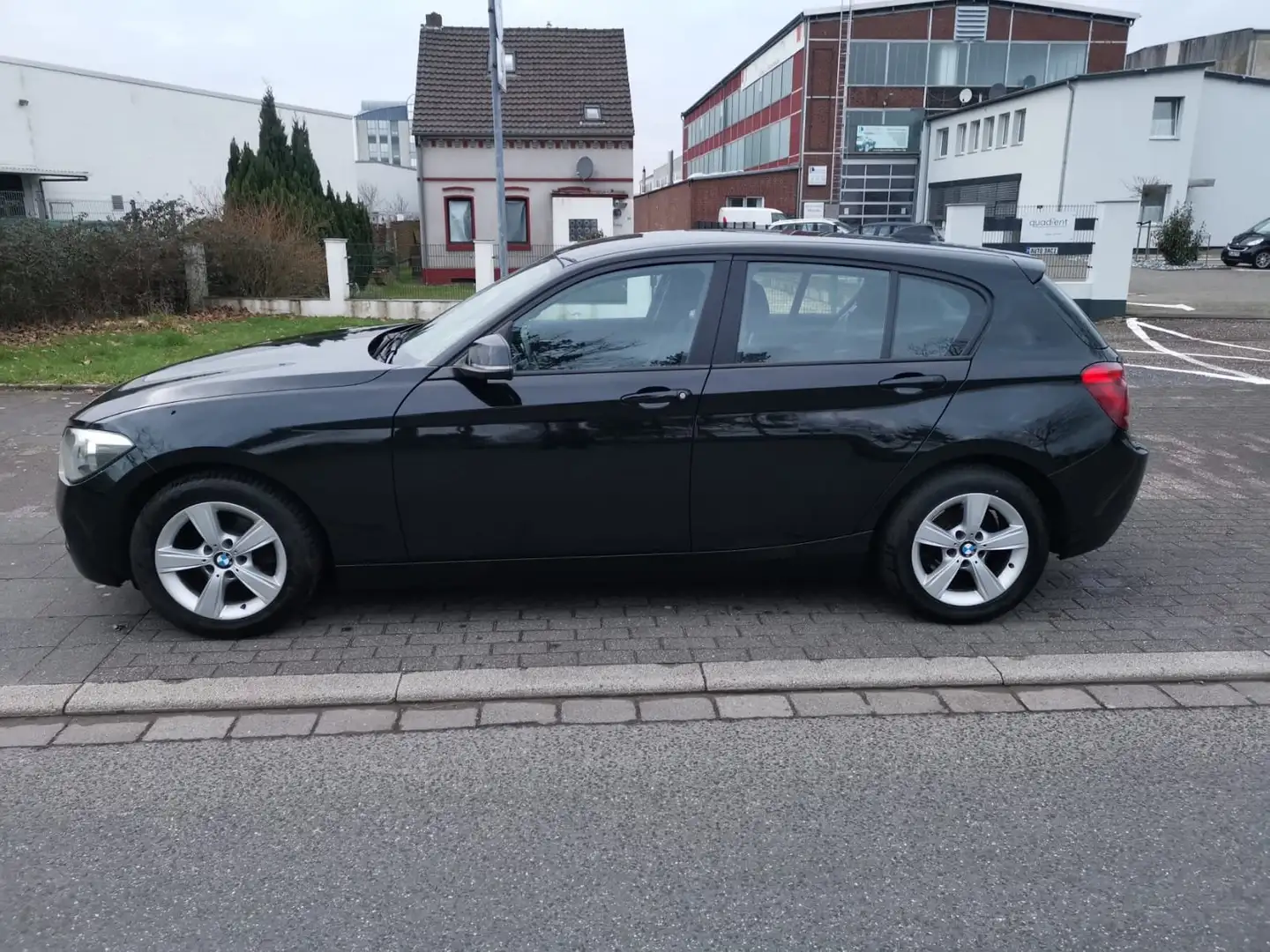 BMW 114 114i TÜV NEU * KETTE NEU * 1. HAND Schwarz - 1