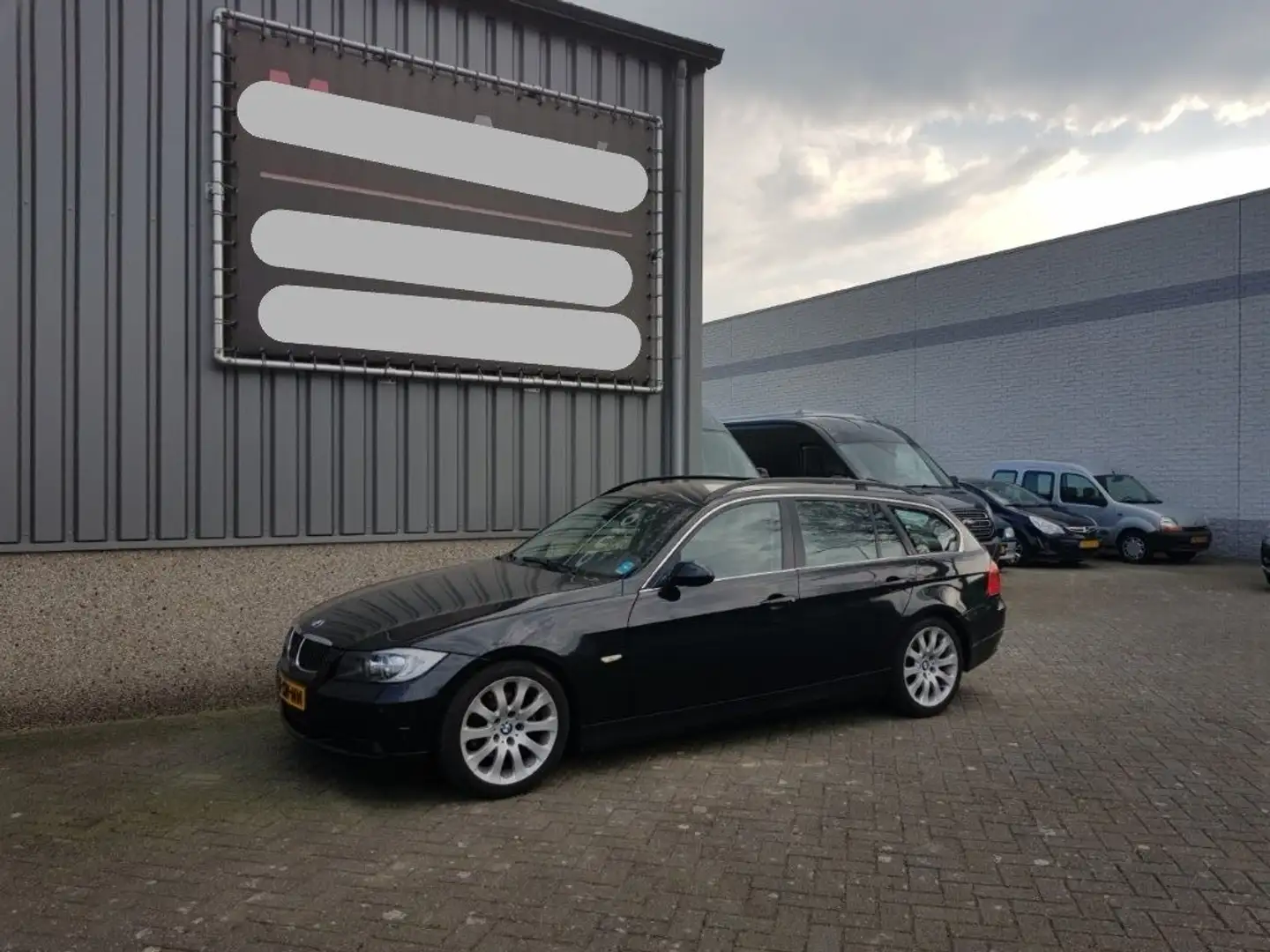 BMW 325 325i Dynamic Exec. Zwart - 1