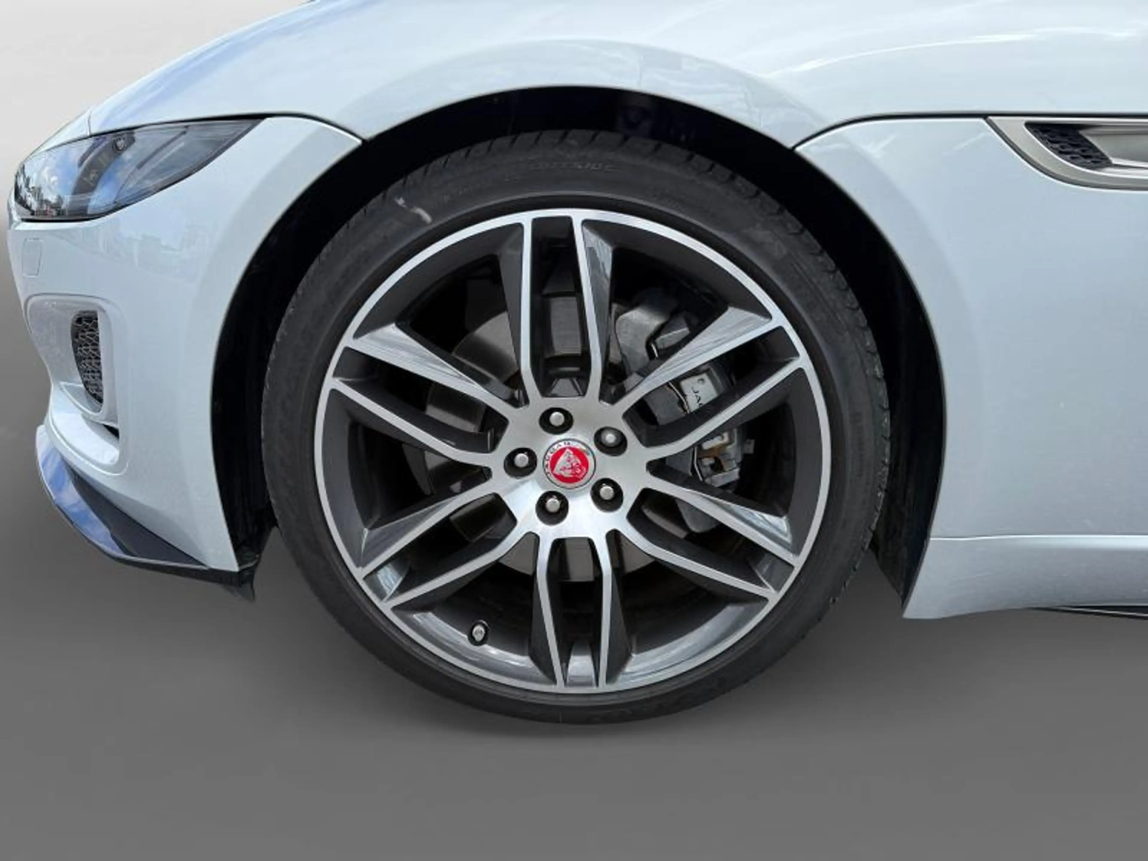 Jaguar F-Type cabrio R-Dynamic P300 — photo 14