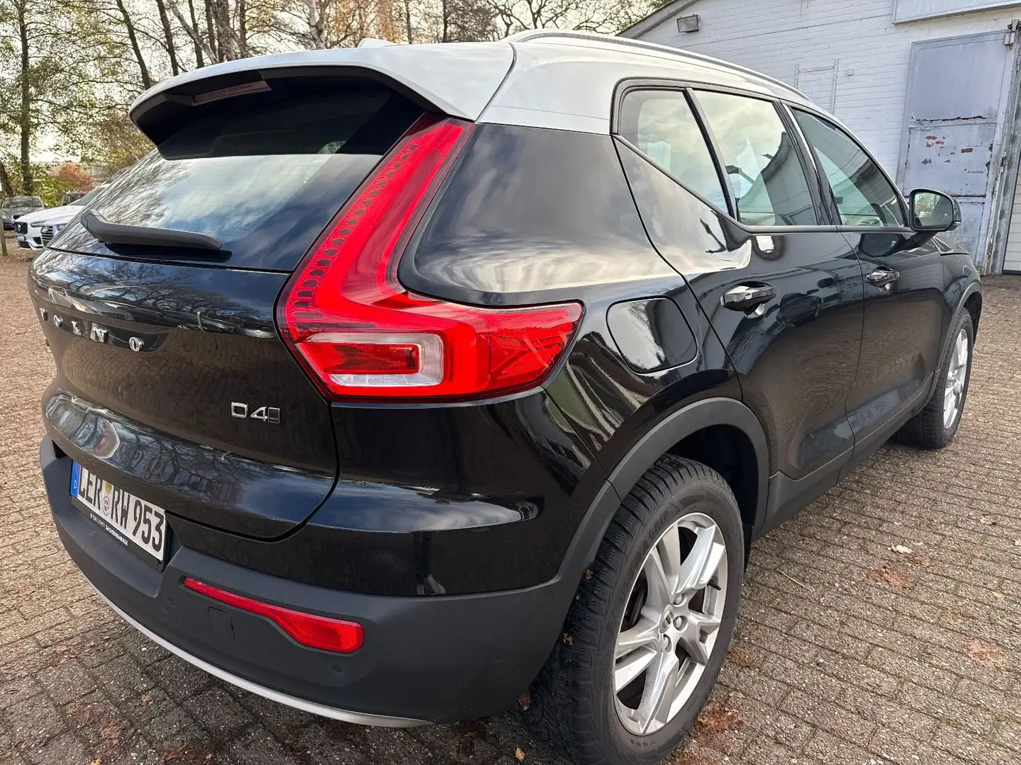 Volvo XC40 XC40 Momentum Pro AWD Schwarz - 2