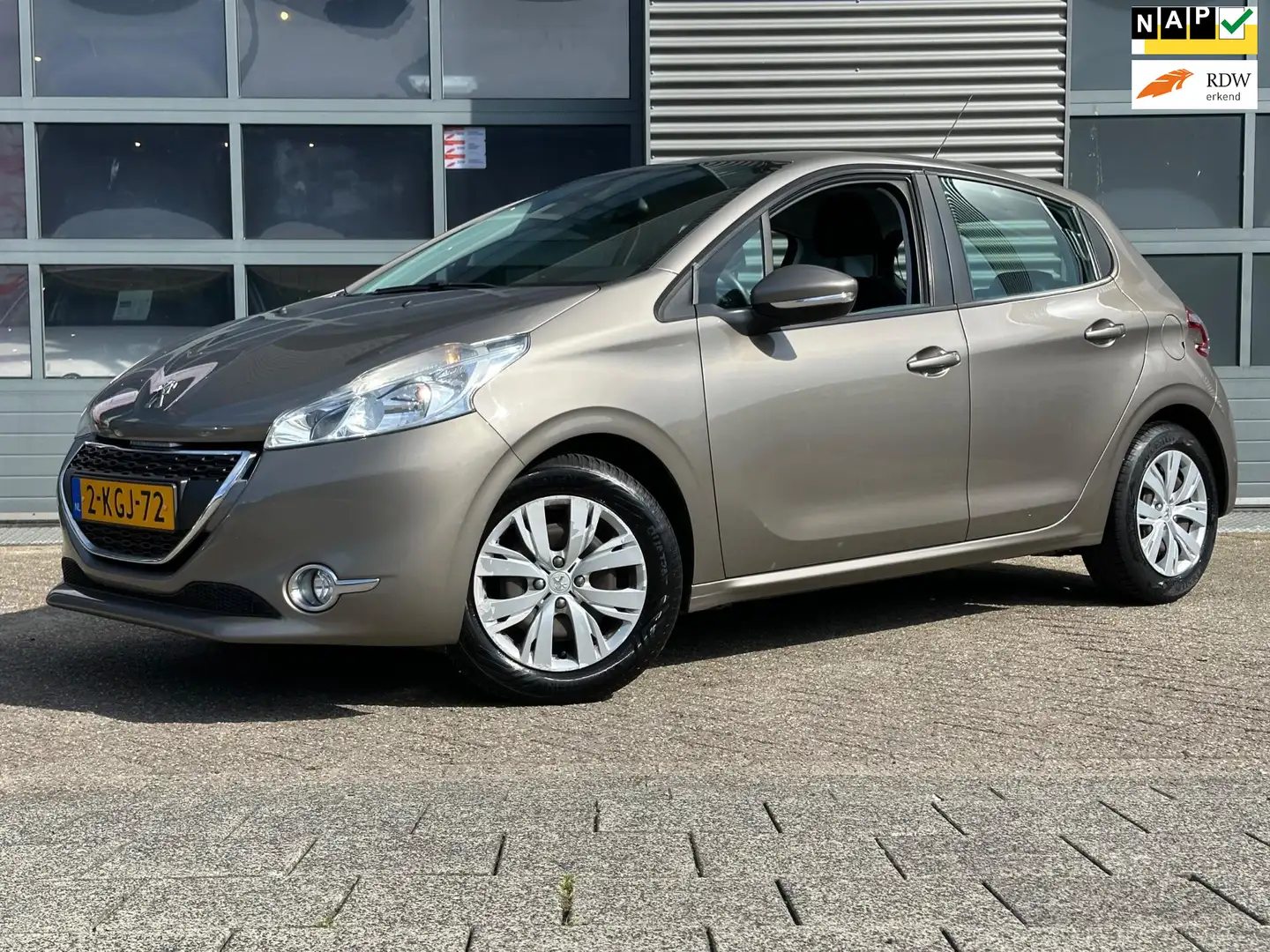 Peugeot 208 1.2 VTi Envy | CRUISECR | Navi | Climate | PDC Gris - 1
