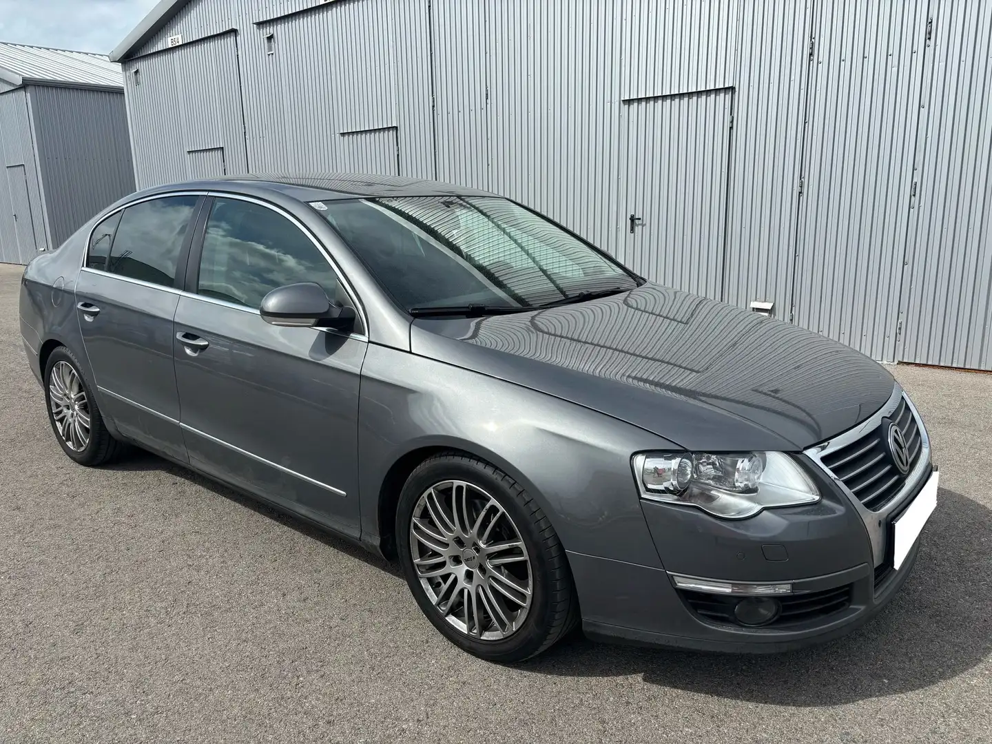 Volkswagen Passat 2.0 TDi DSG Aut. Highline Grey - 1