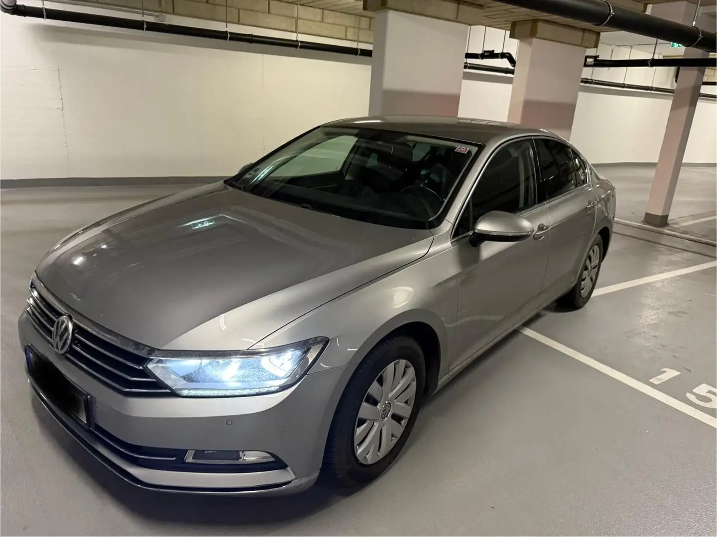 Volkswagen Passat 2.0 TDI BMT DSG, Highline Silber - 1