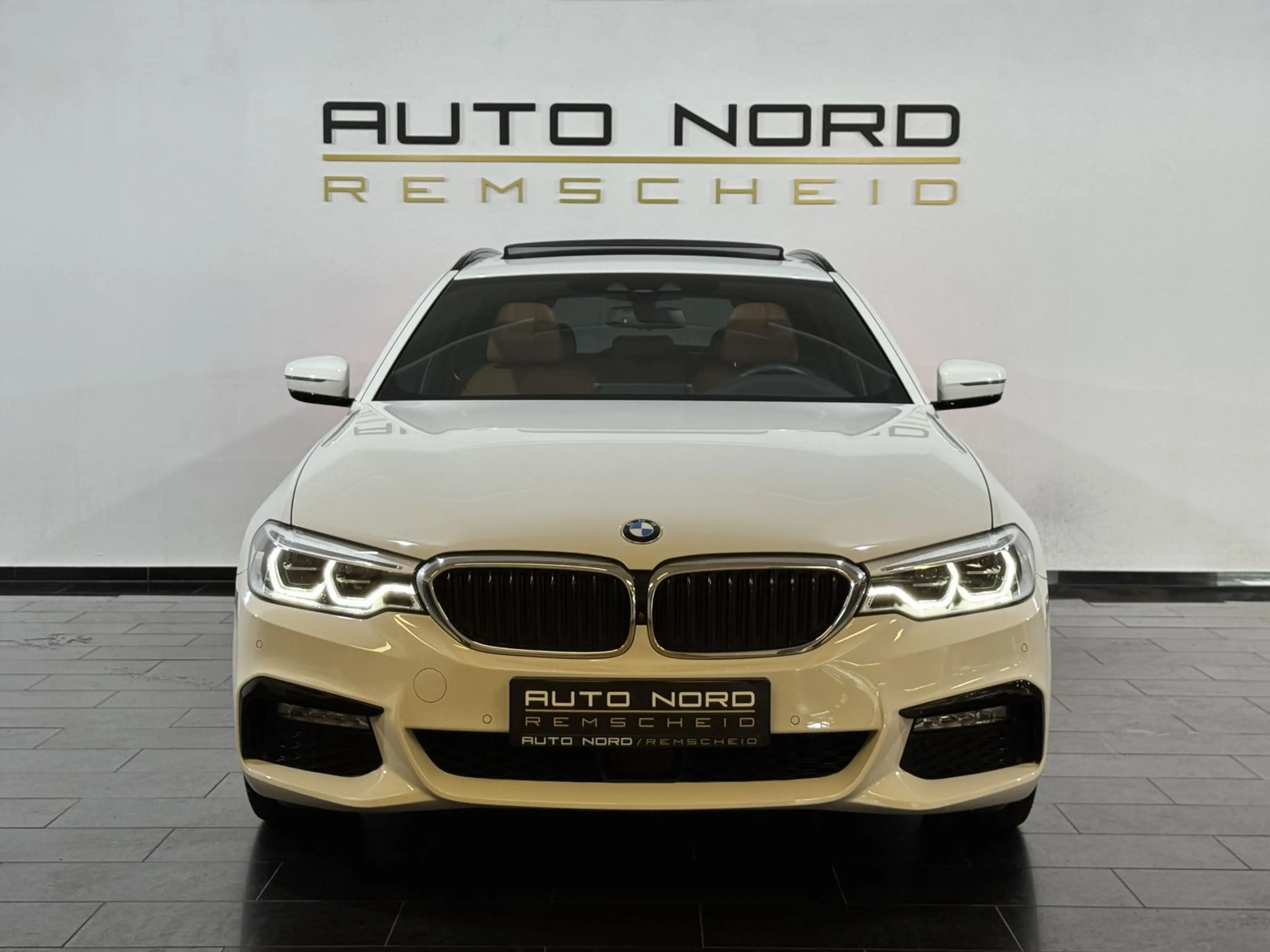 BMW 540 i xDrive M-Sport*Pano*Memory*AHK*Shadow*LED* — photo 2