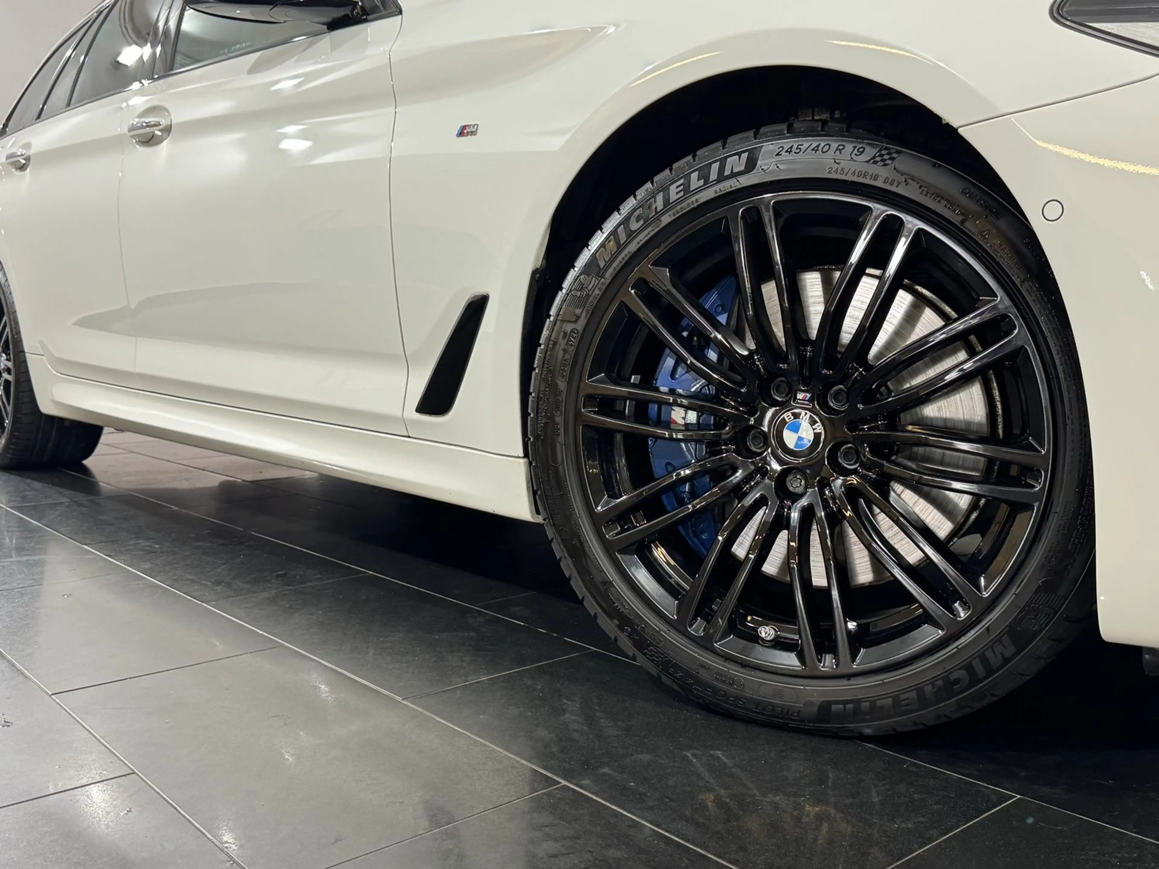 BMW 540 i xDrive M-Sport*Pano*Memory*AHK*Shadow*LED* — photo 6