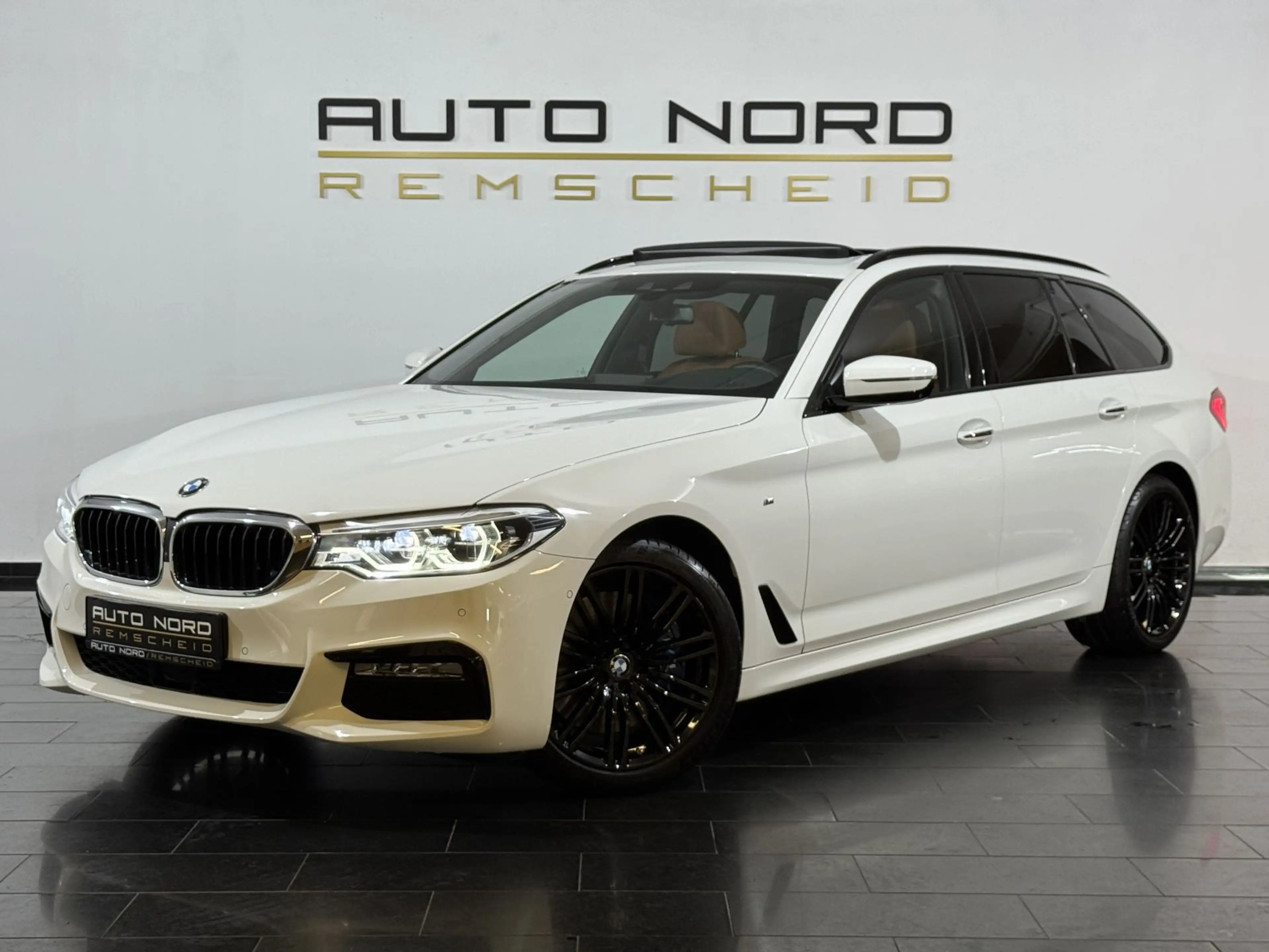 BMW 540 i xDrive M-Sport*Pano*Memory*AHK*Shadow*LED*
