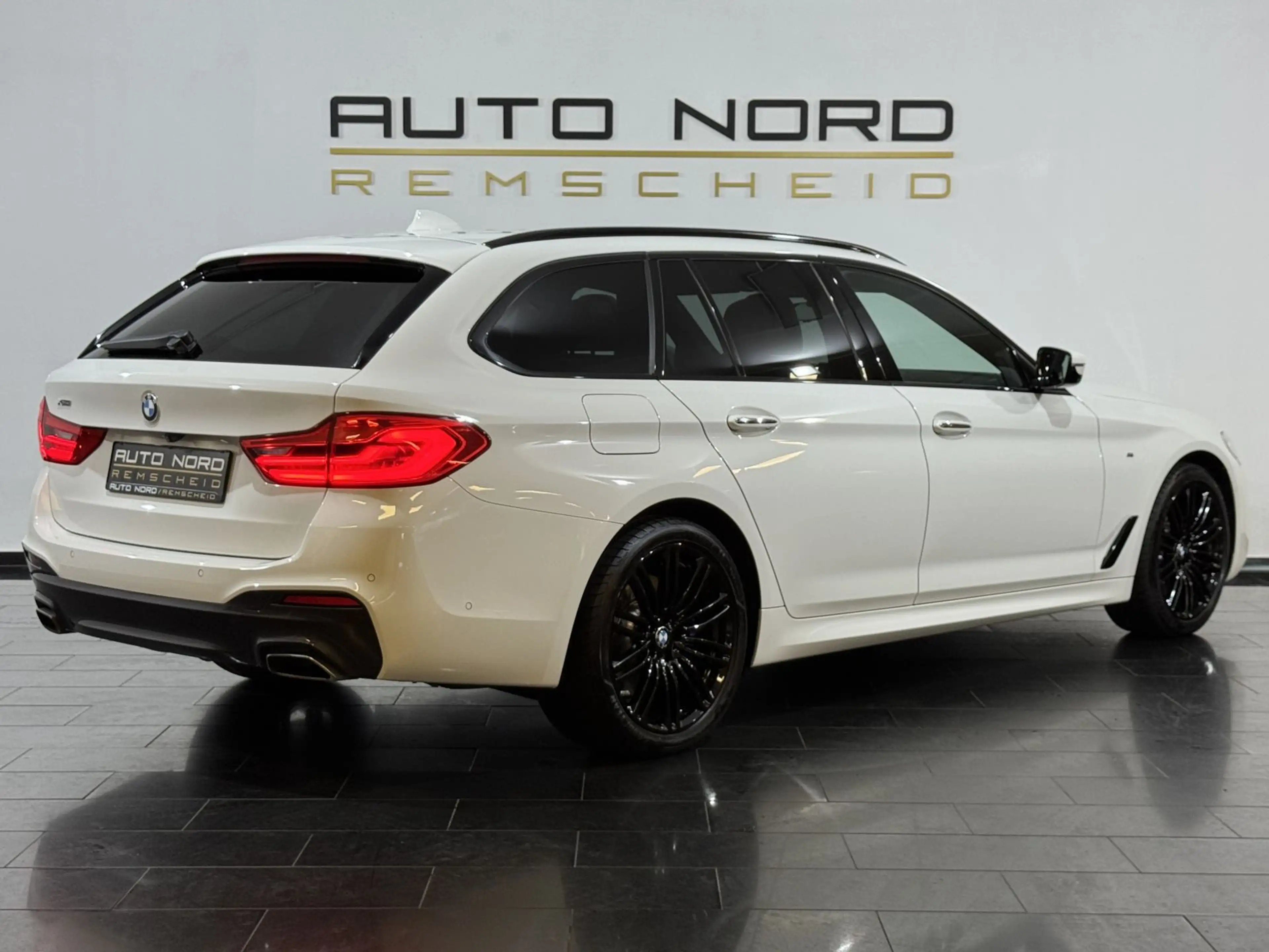 BMW 540 i xDrive M-Sport*Pano*Memory*AHK*Shadow*LED* — photo 7