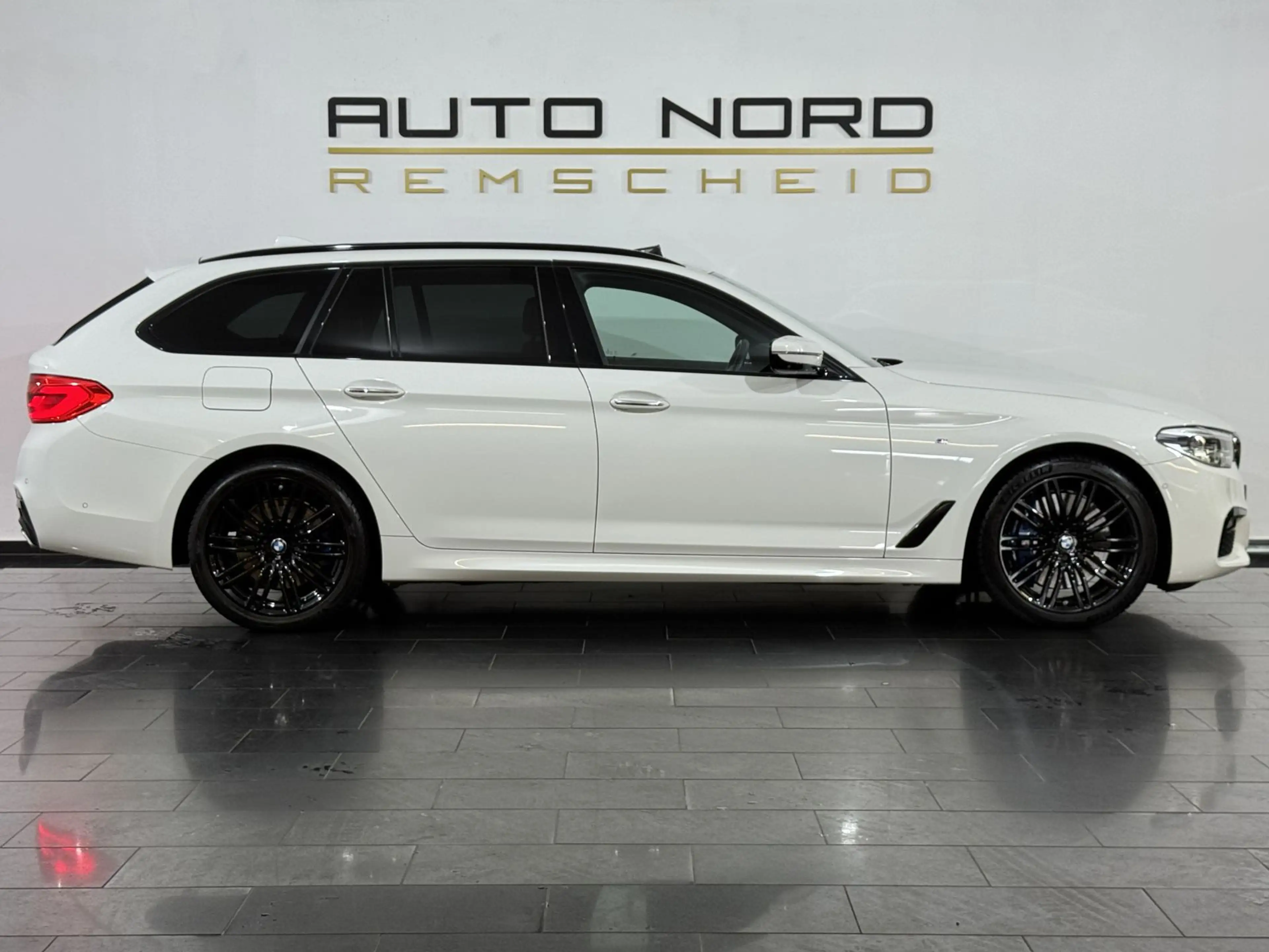 BMW 540 i xDrive M-Sport*Pano*Memory*AHK*Shadow*LED* — photo 5