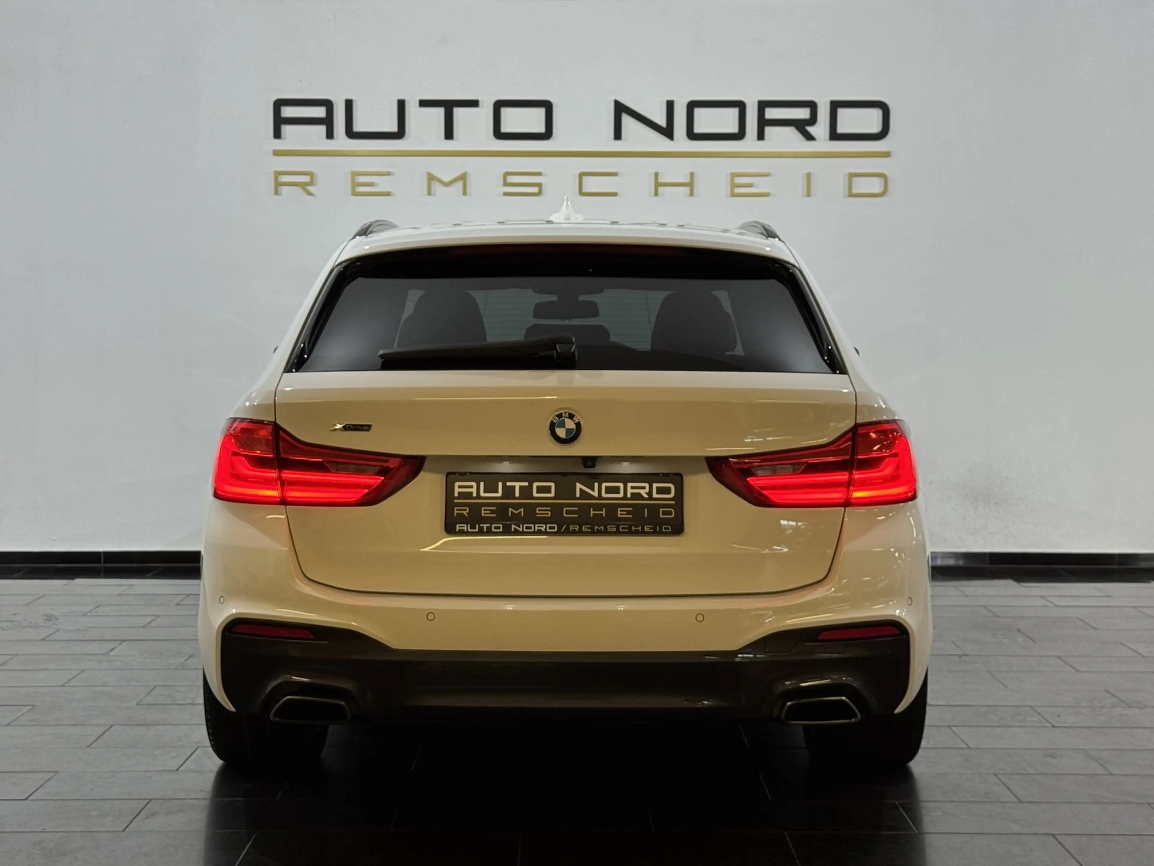 BMW 540 i xDrive M-Sport*Pano*Memory*AHK*Shadow*LED* — photo 8