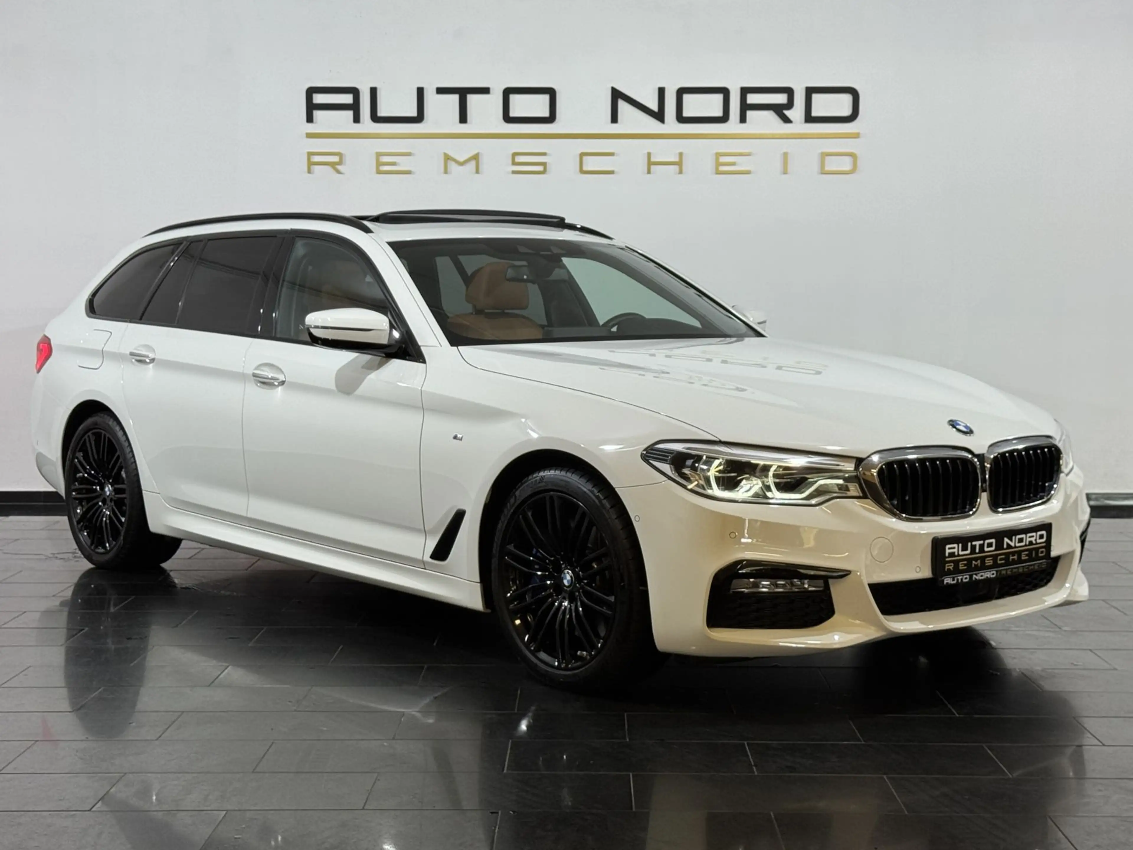 BMW 540 i xDrive M-Sport*Pano*Memory*AHK*Shadow*LED* — photo 3
