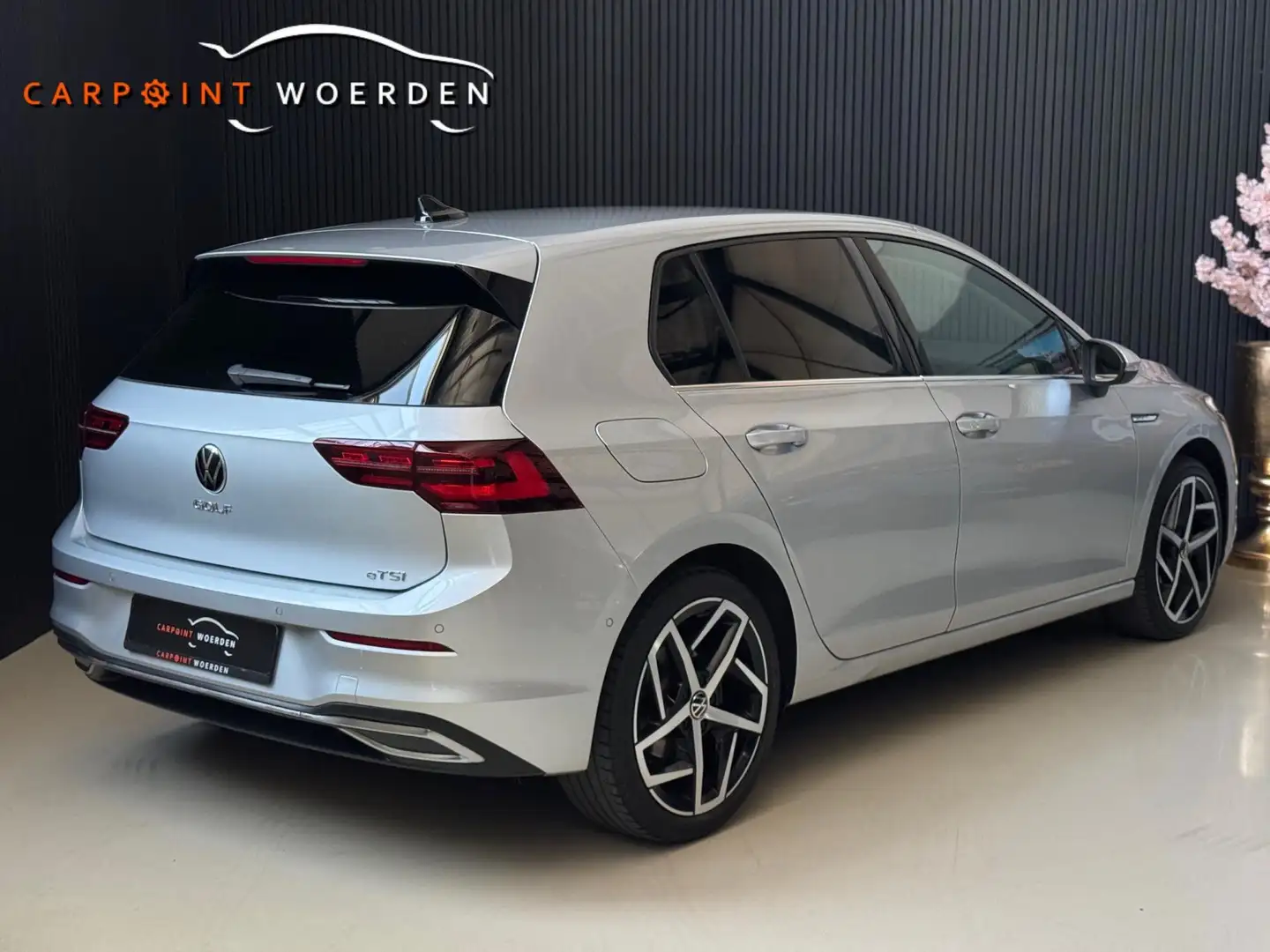 Volkswagen Golf 1.5 eTSI Style DSG | IQ LIGHT | CAMERA | SFEERVERL Gris - 2