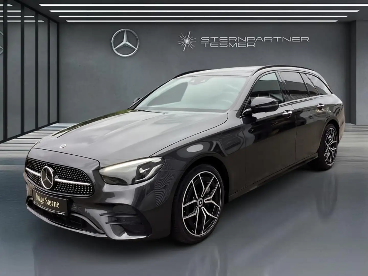 Mercedes-Benz E 400 d 4M T +AMG+Night+MBUX+Memory+StHz+PANO Šedá - 2