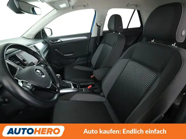 Volkswagen T-Roc view 10