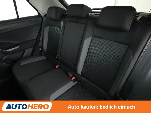 Volkswagen T-Roc view 14