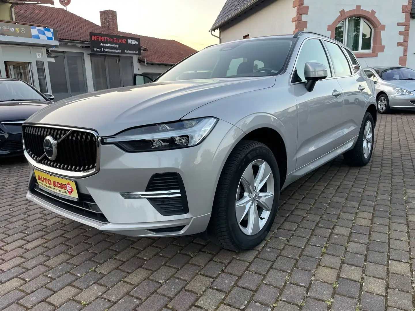 Volvo XC60 B4 Momentum Pro 2WD LED Kamera DAB Harman K Silber - 2