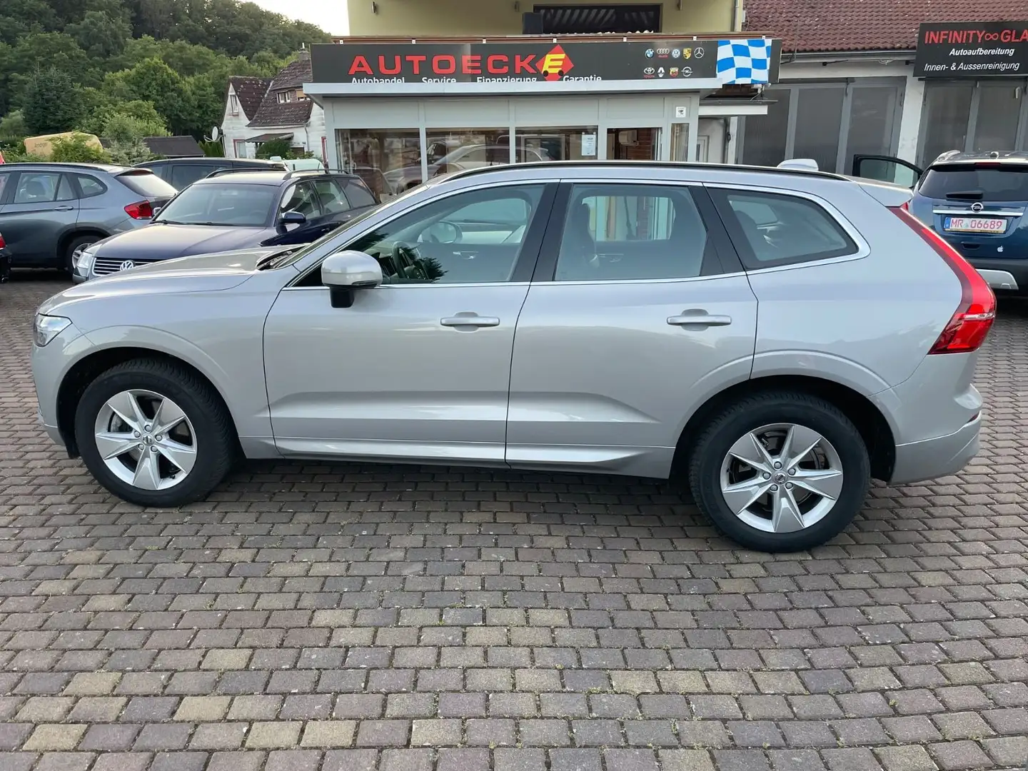 Volvo XC60 B4 Momentum Pro 2WD LED Kamera DAB Harman K Silber - 1