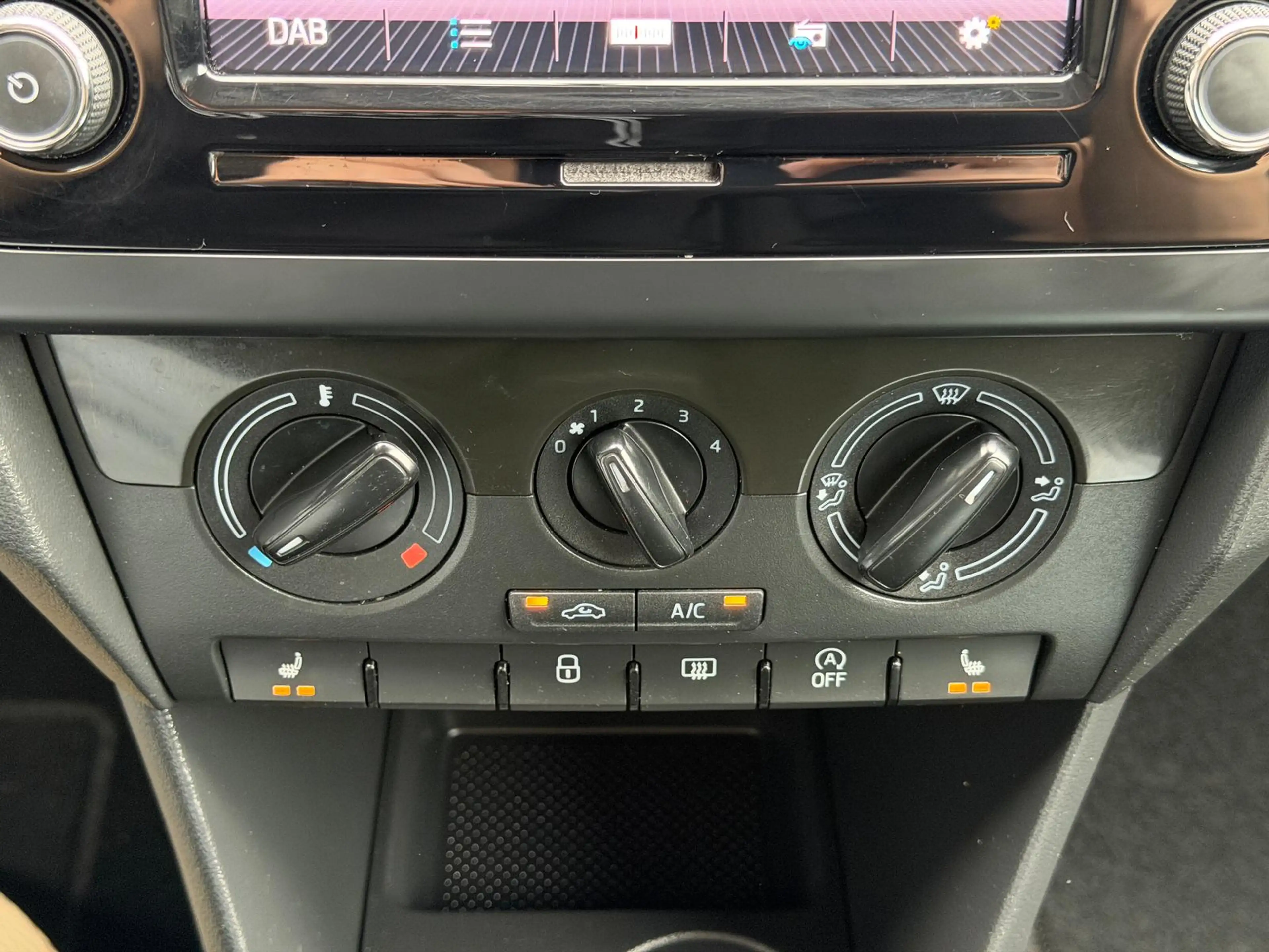 Skoda Rapid/Spaceback Cool Edition 1.0TSI PDC/SHZ/KLIMA — photo 15