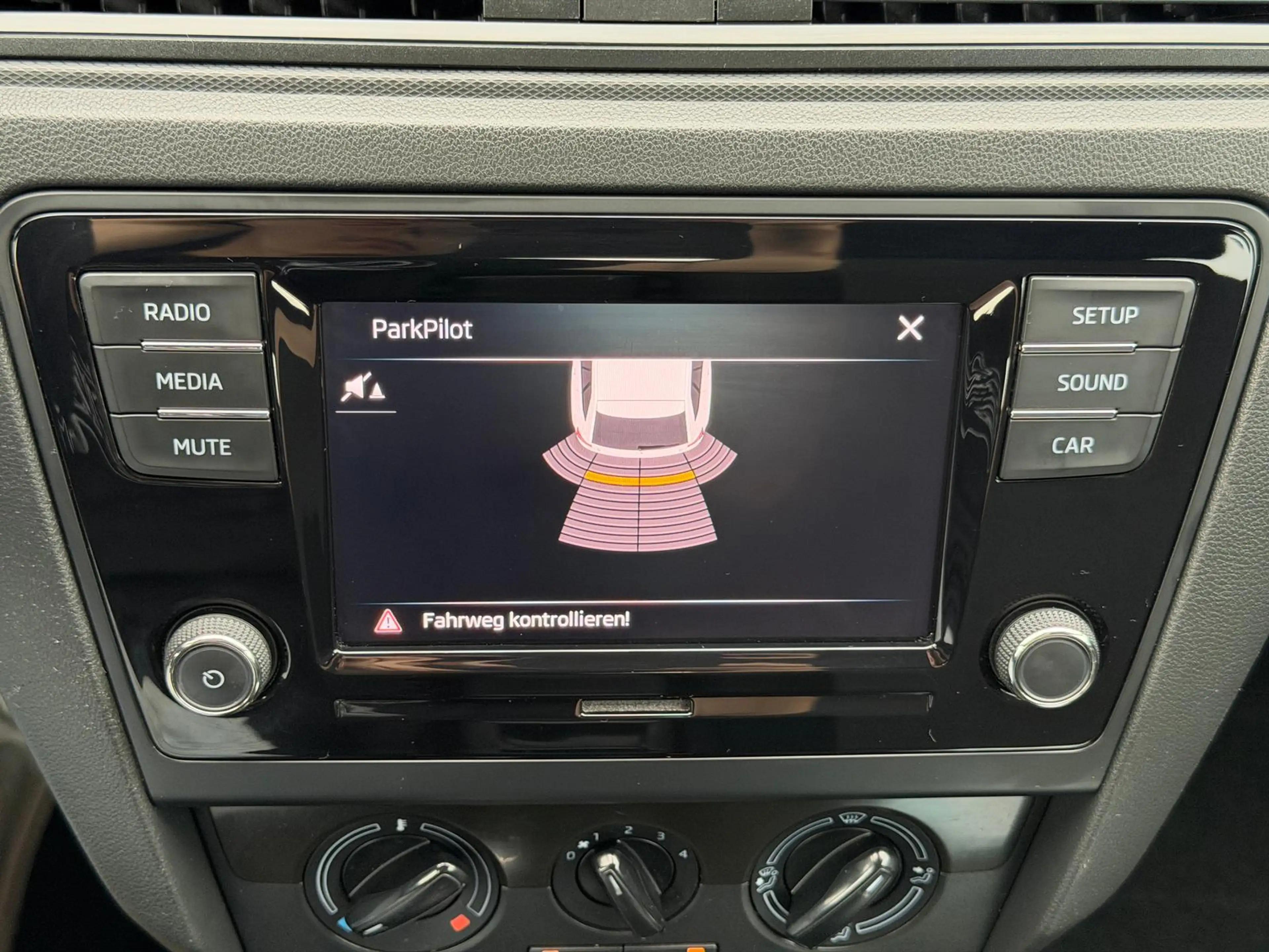 Skoda Rapid/Spaceback Cool Edition 1.0TSI PDC/SHZ/KLIMA — photo 14