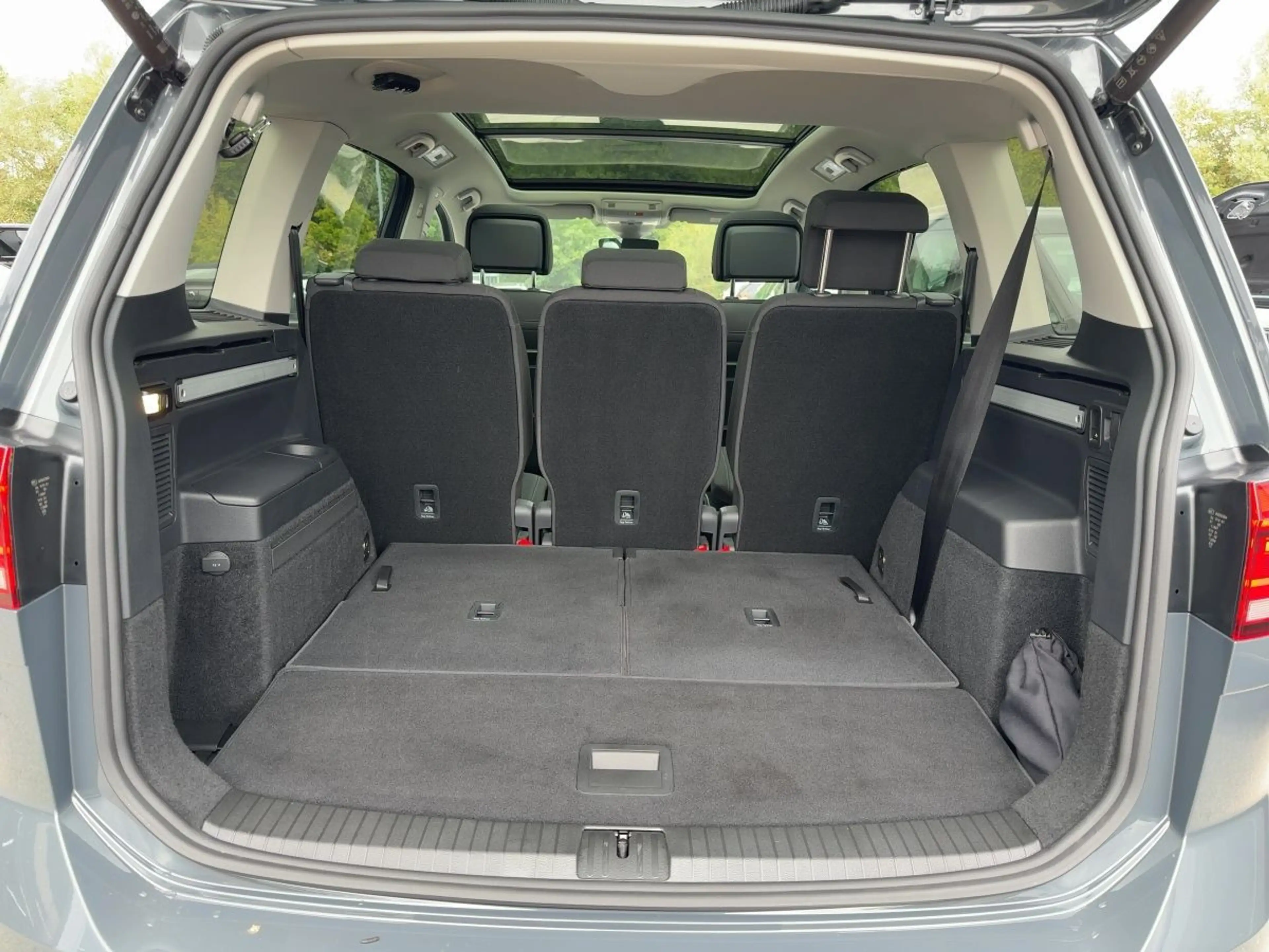 Volkswagen Touran 2.0 TDI DSG Highline 7-Sitze ab 2,49% AHK — photo 8