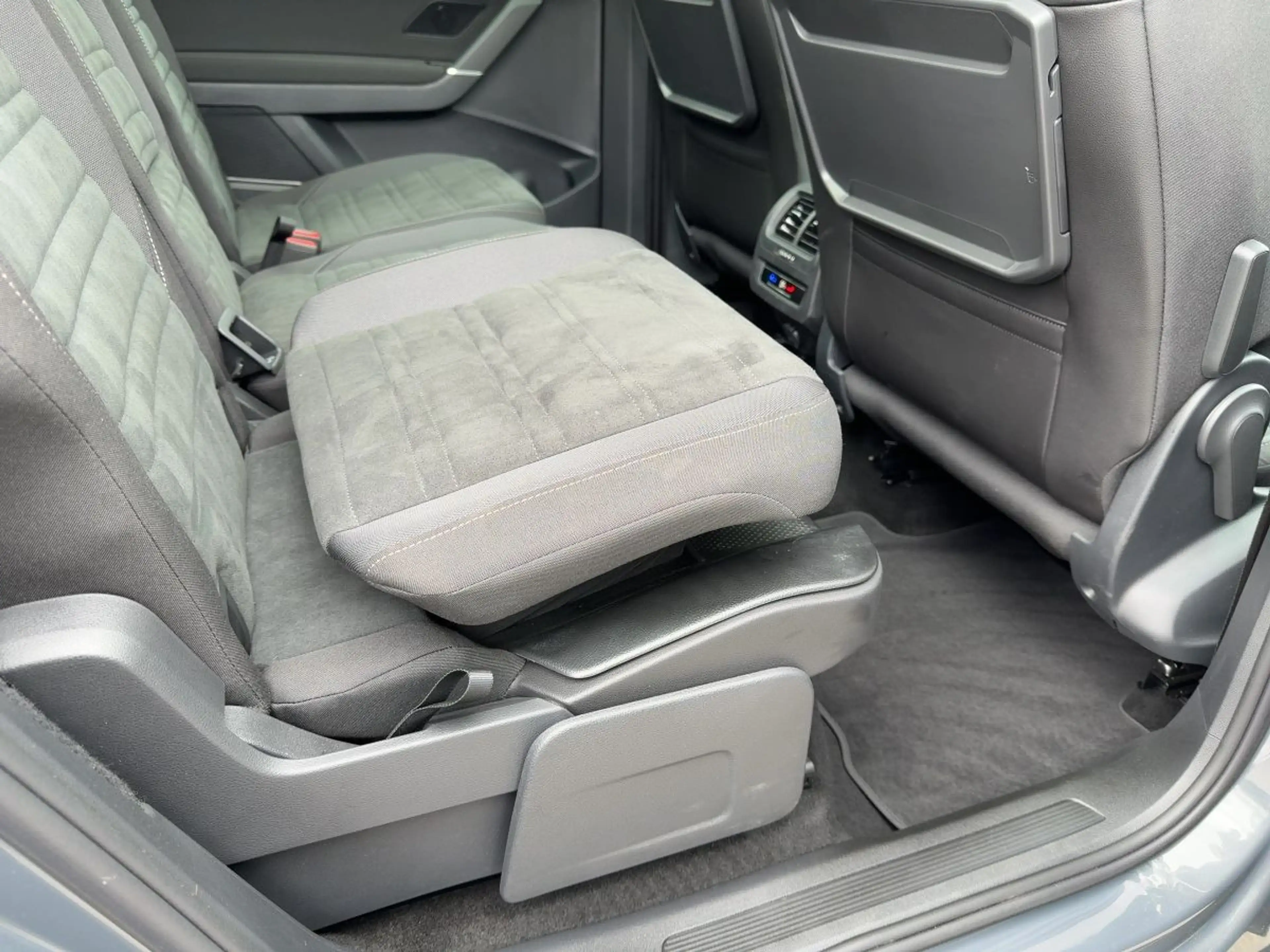 Volkswagen Touran 2.0 TDI DSG Highline 7-Sitze ab 2,49% AHK — photo 22