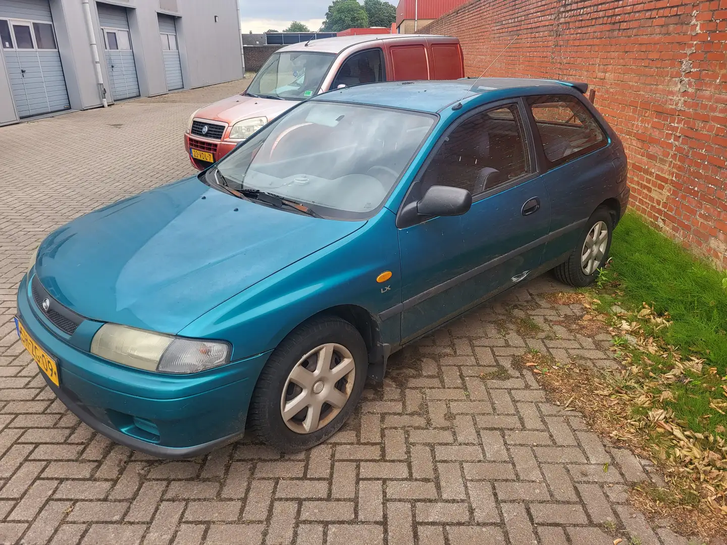 Mazda 323 323 1.3i P LX - 1