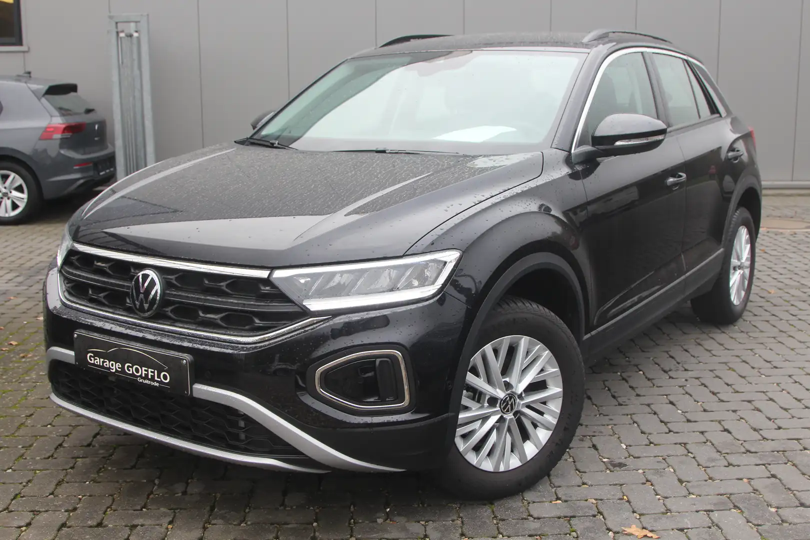 Volkswagen T-Roc 1.5 TSI DSG - 9.000KM - 2024 Zwart - 1