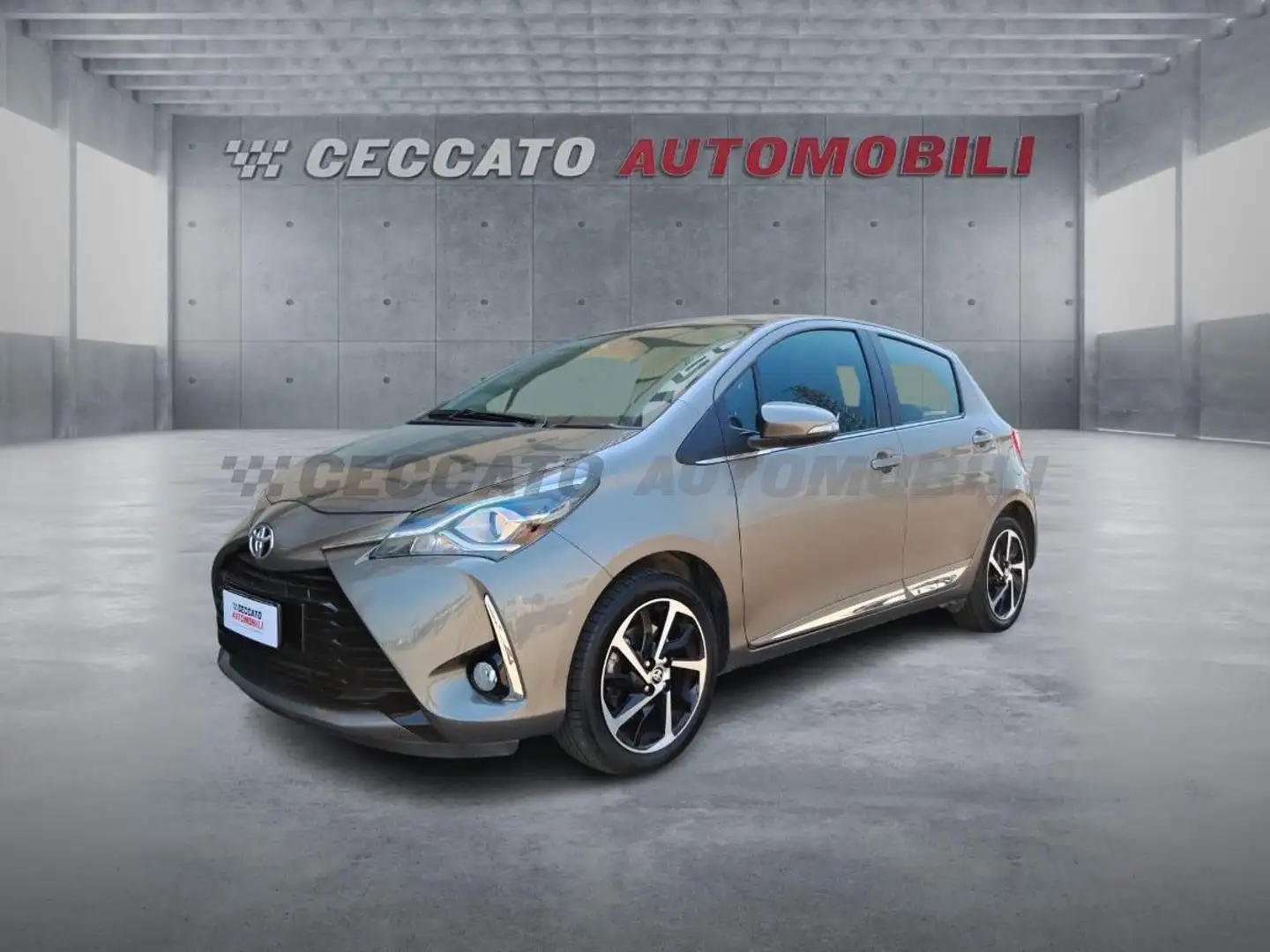 Toyota Yaris Yaris 5p 1.5 Lounge my18 Grigio - 1