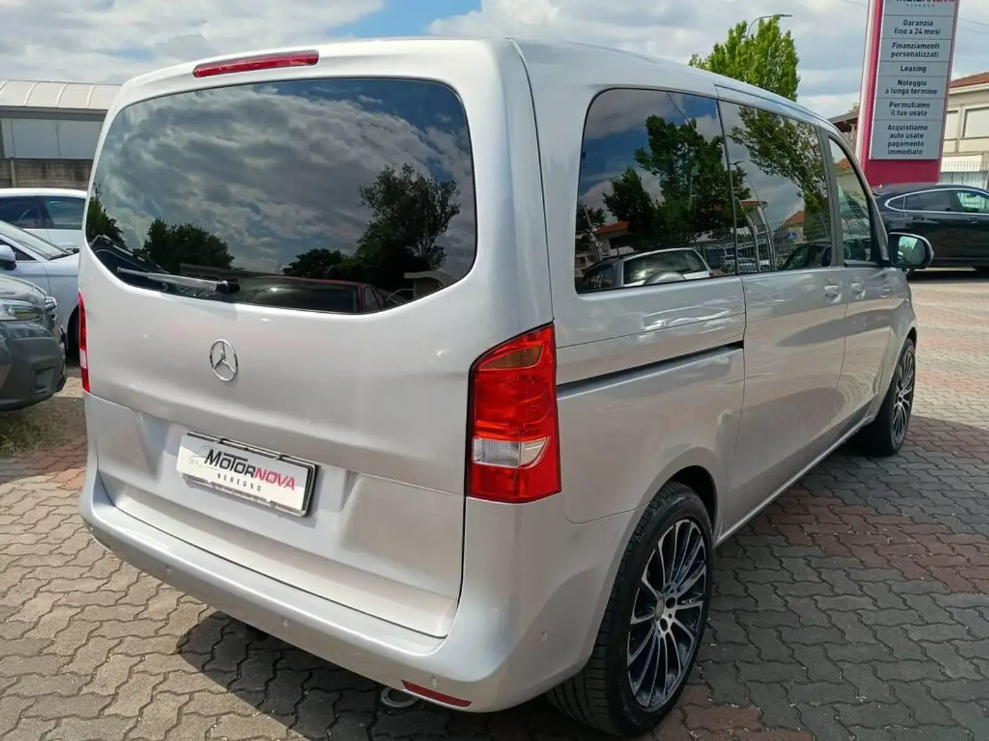 Mercedes-Benz V 220 d Premium E6 Argintiu - 2