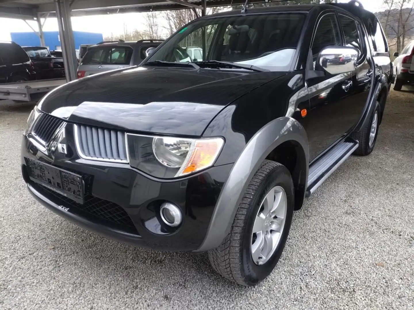 Mitsubishi Sonstige L 200 2.5 DI-D Invite Doppelkabine 4WD ! Hardtop! Schwarz - 1