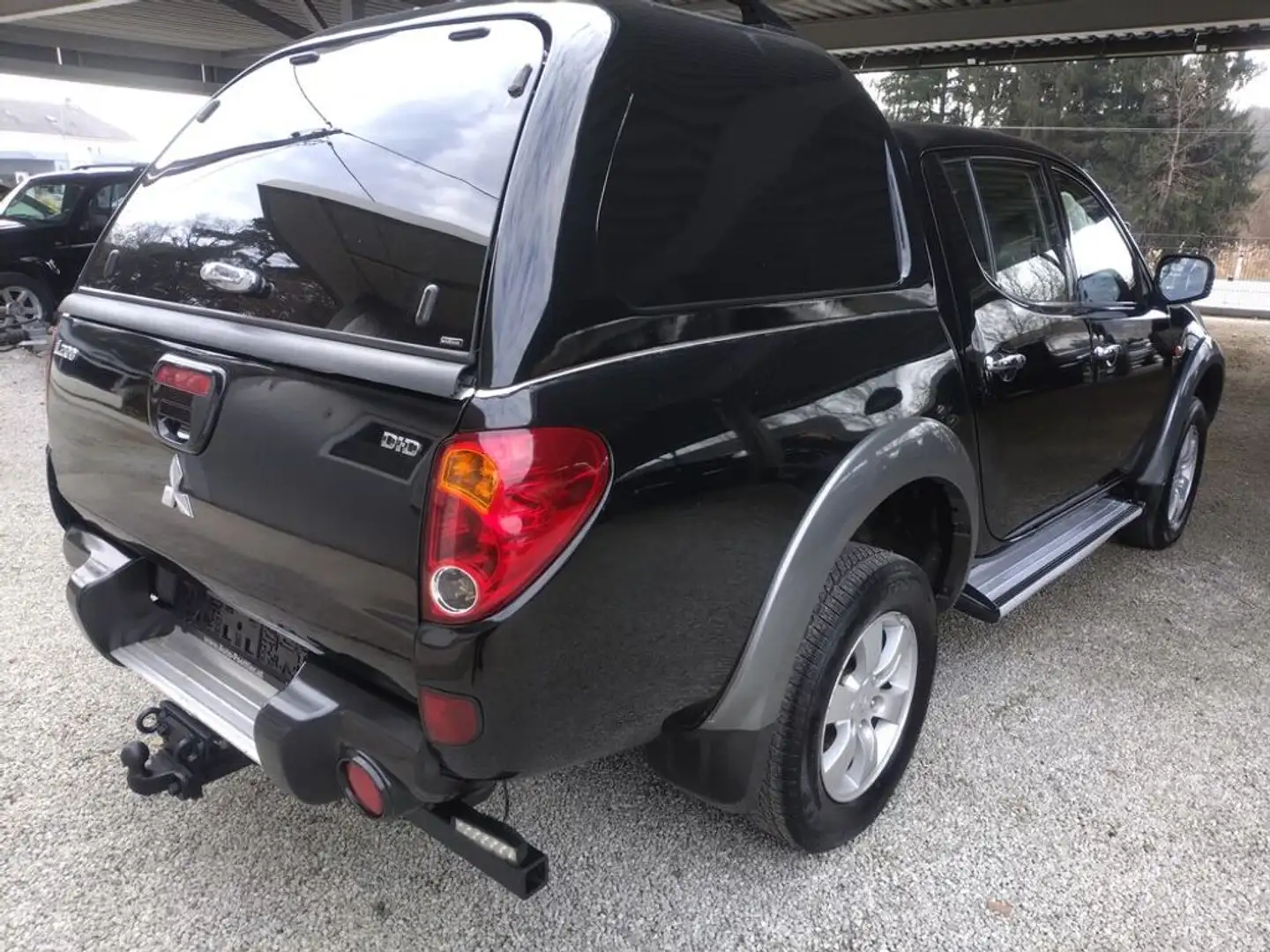 Mitsubishi Sonstige L 200 2.5 DI-D Invite Doppelkabine 4WD ! Hardtop! Schwarz - 2