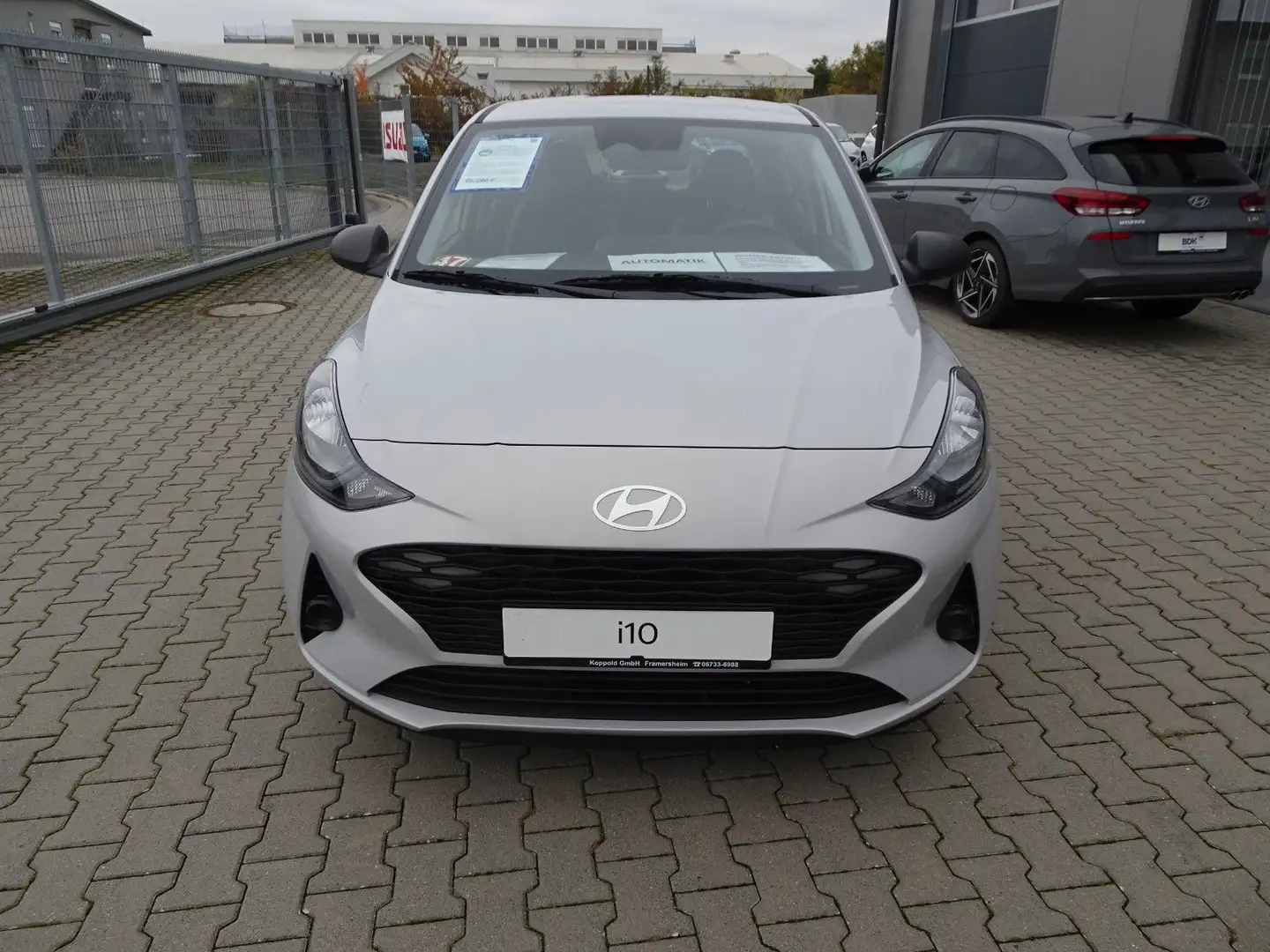 Hyundai i10 Wave AUTOMATIK Grau - 2