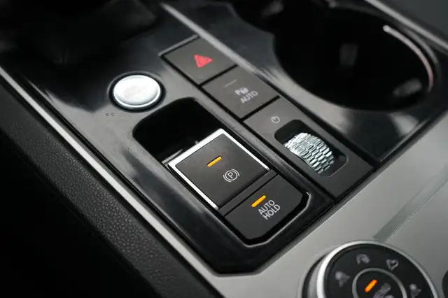 Volkswagen Touareg view 17