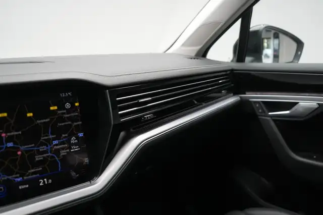 Volkswagen Touareg view 26