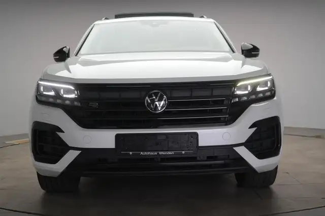 Volkswagen Touareg view 2