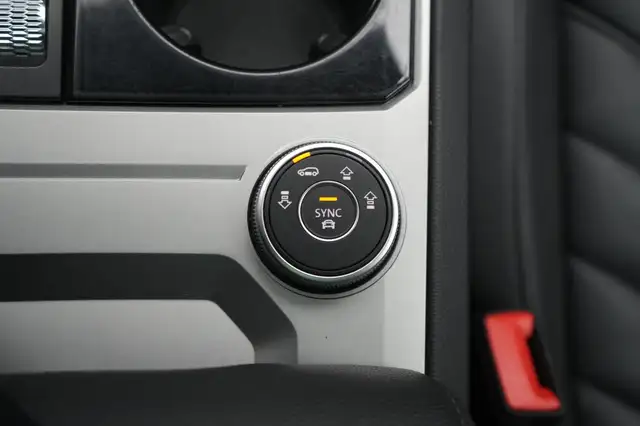 Volkswagen Touareg view 18