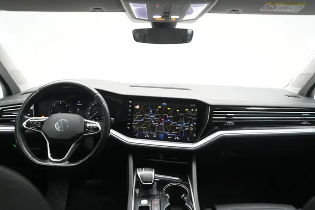 Volkswagen Touareg view 14