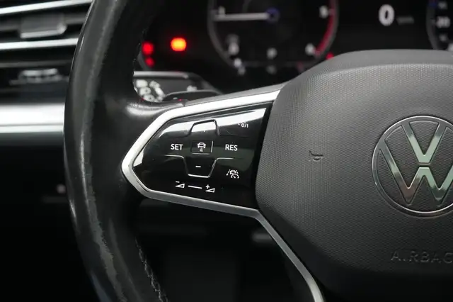 Volkswagen Touareg view 20