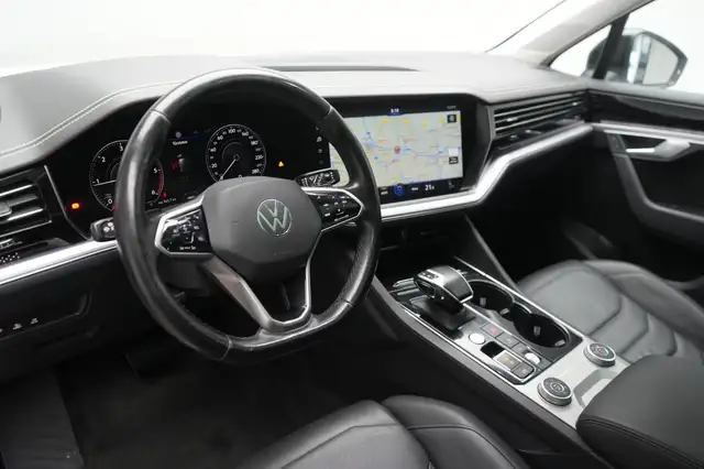 Volkswagen Touareg view 12