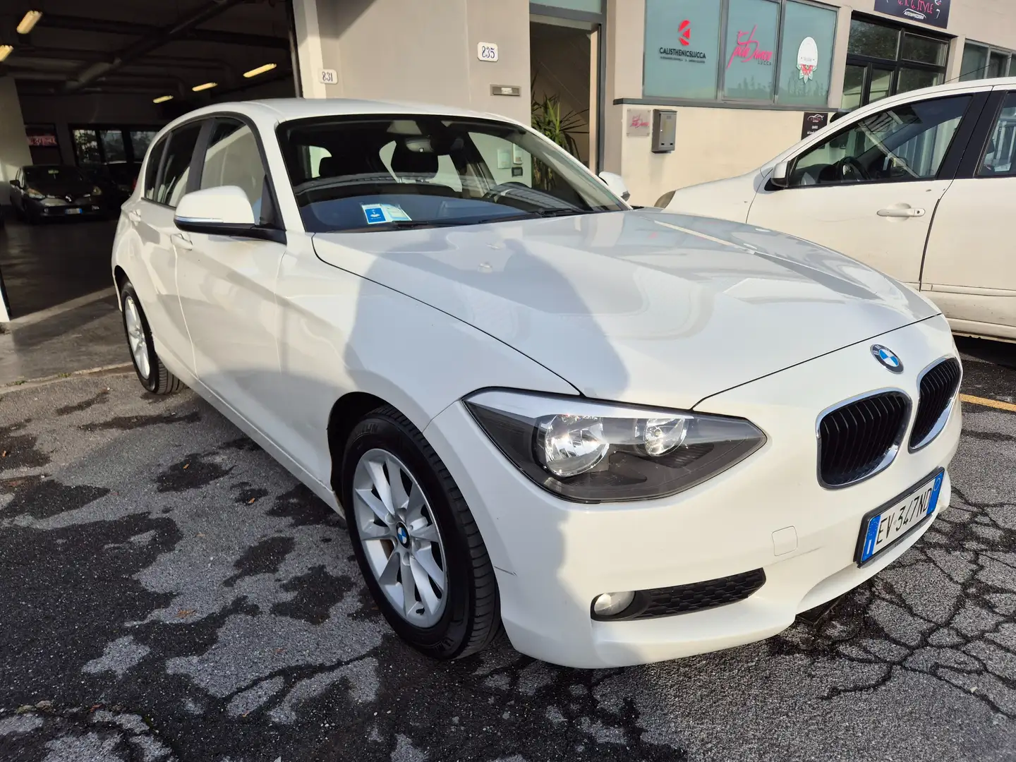 BMW 116 Serie 1 F/20-21 2011 116d 5p Urban Blanc - 1